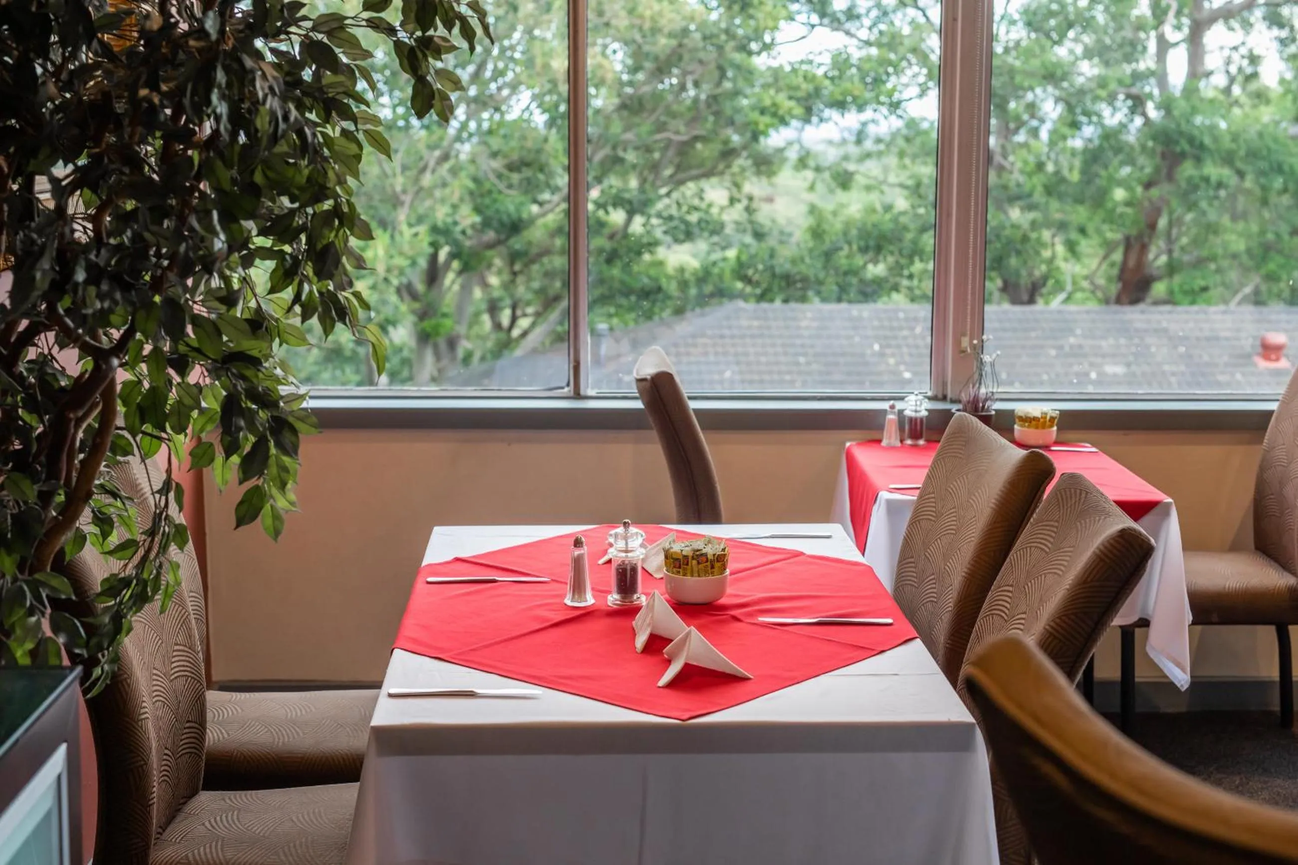 Restaurant/places to eat in Twin Towers Inn