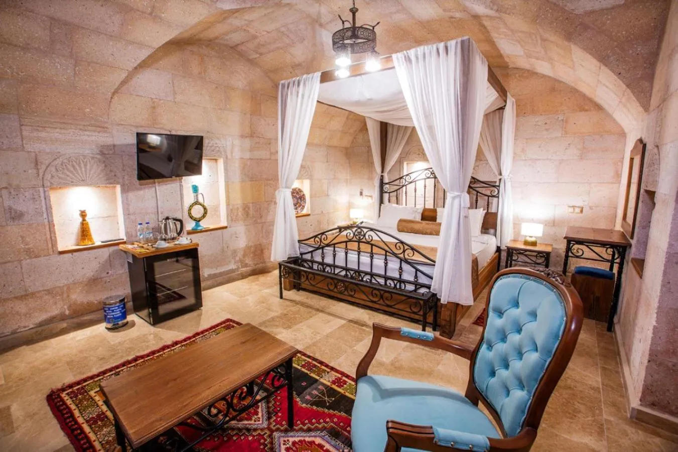 TV and multimedia, Bed in Caldera Cave Hotel