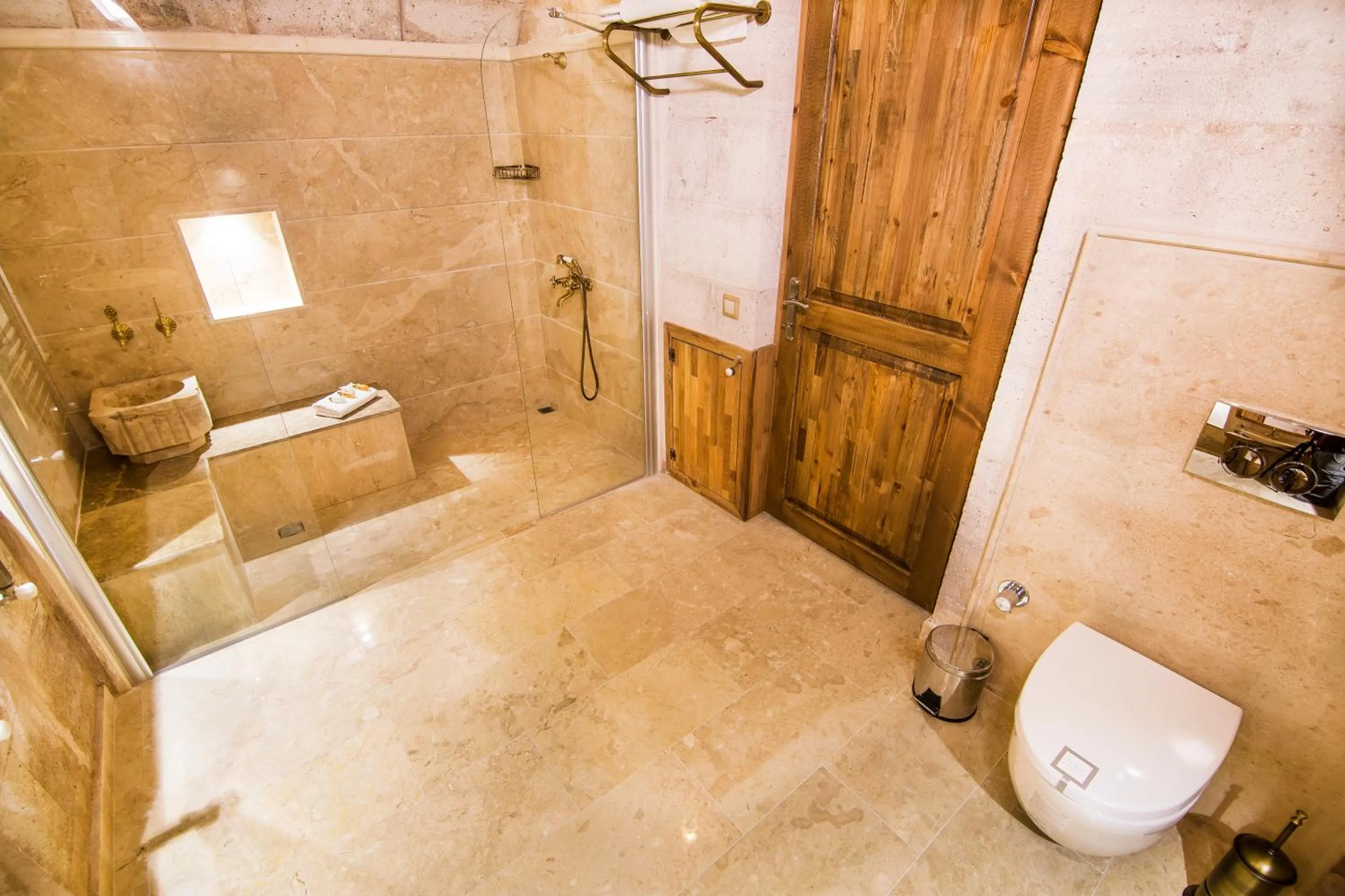 Shower in Caldera Cave Hotel