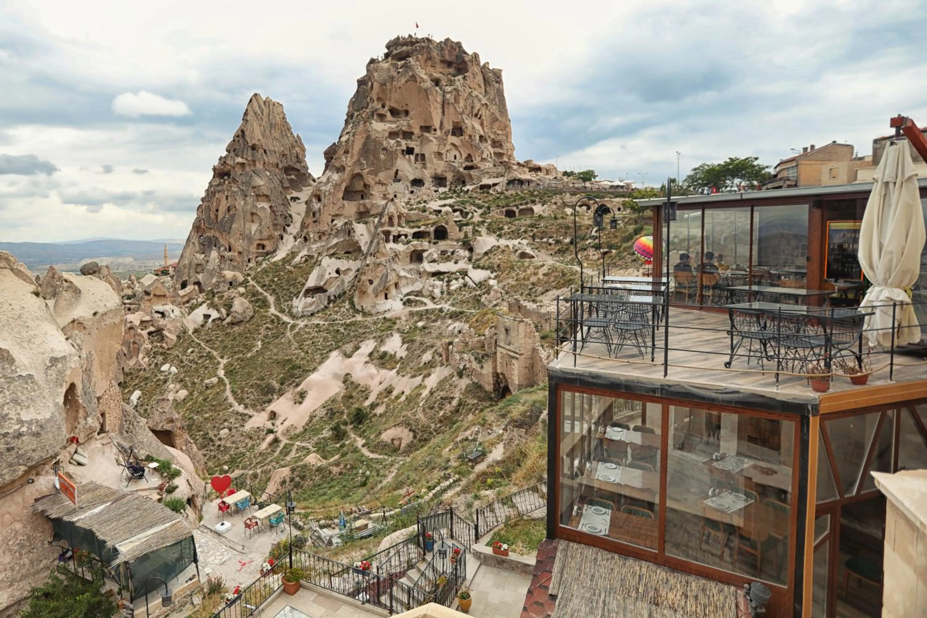 Restaurant/places to eat in Caldera Cave Hotel