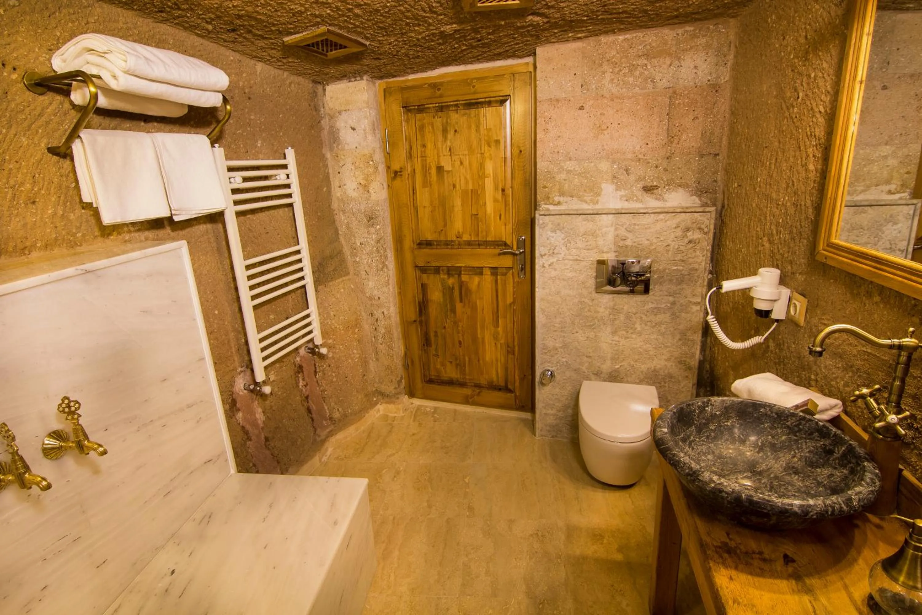 Shower in Caldera Cave Hotel