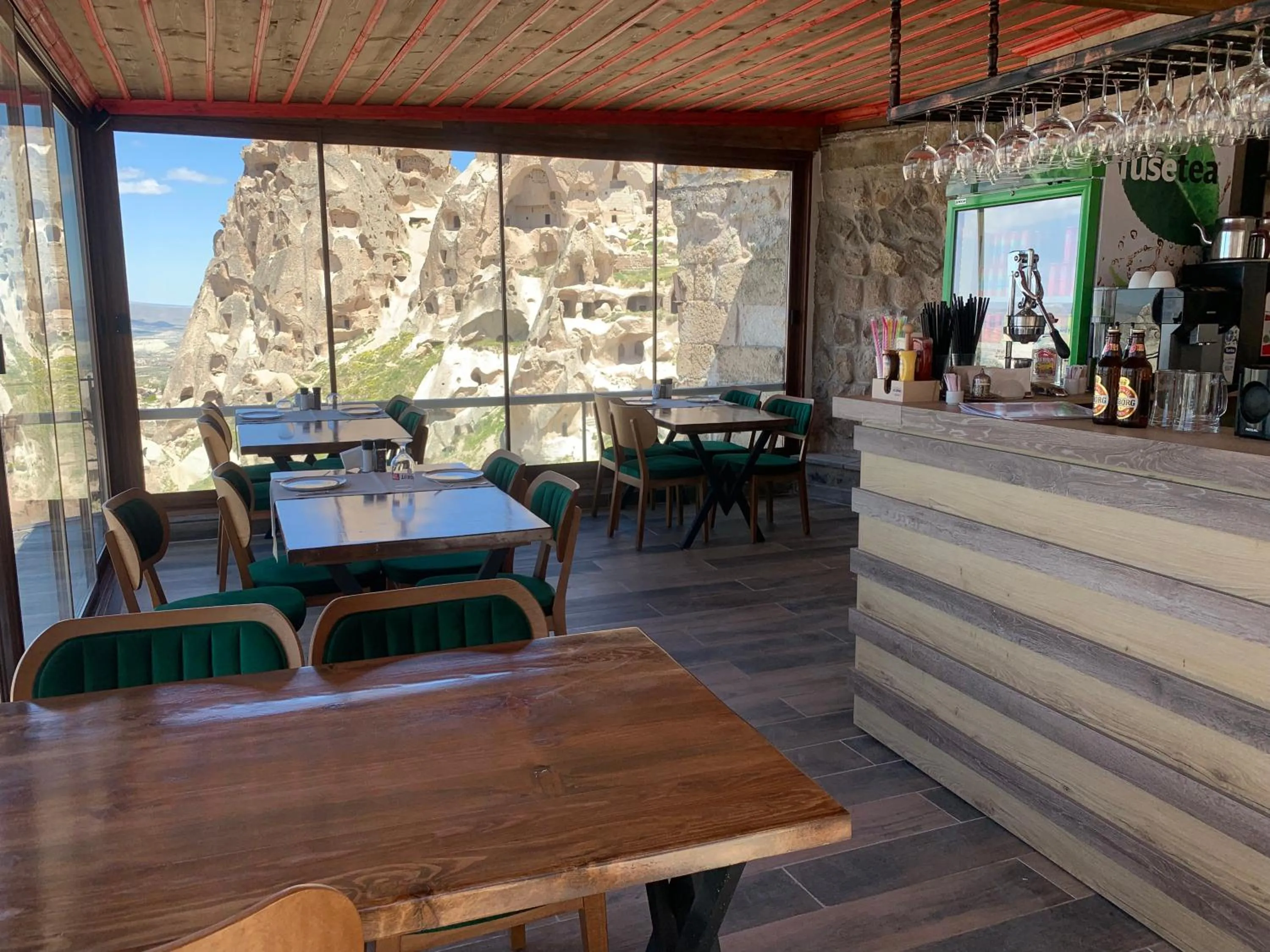 Restaurant/places to eat in Caldera Cave Hotel