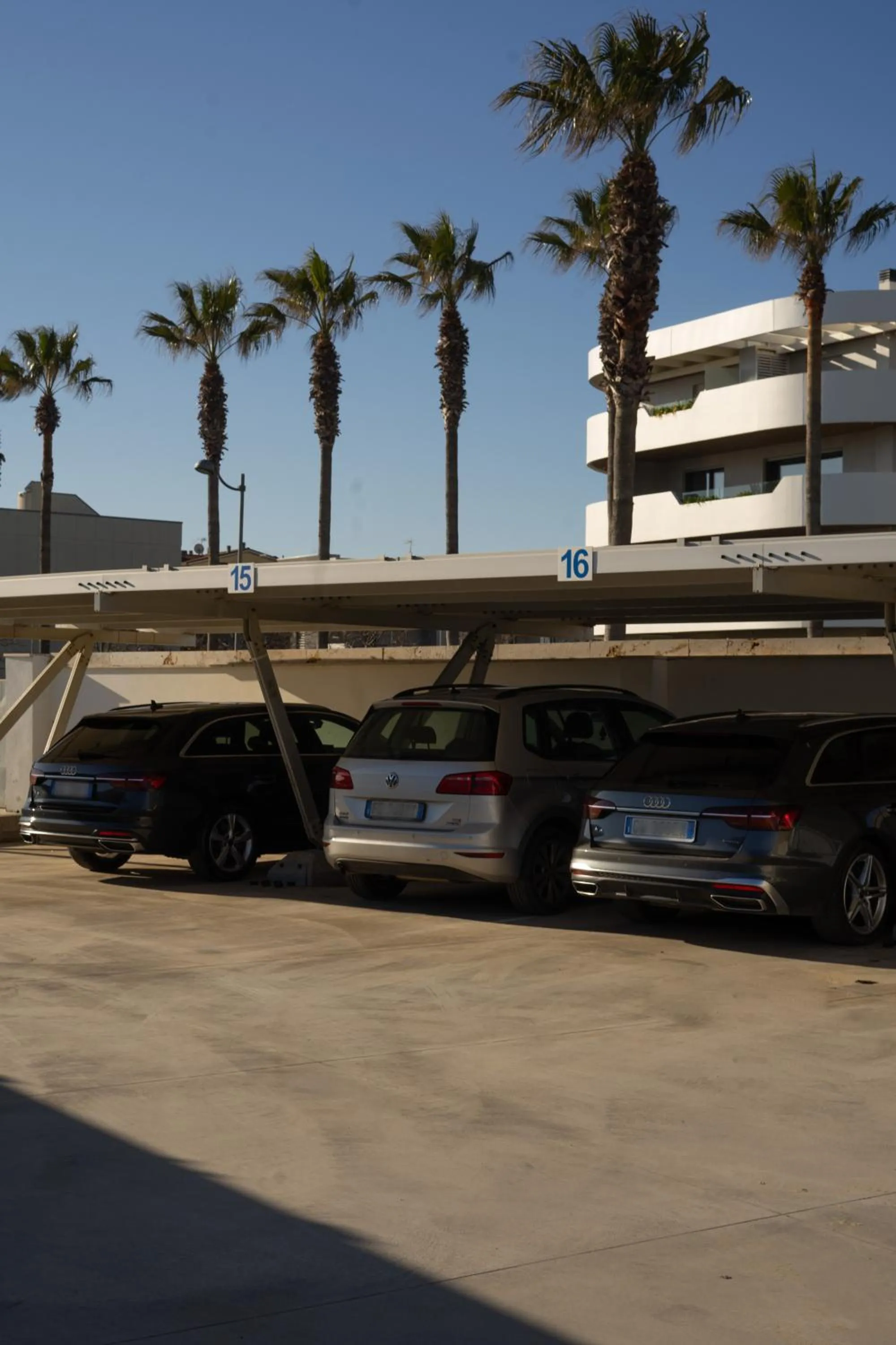 Parking in Sea Lion Hotel