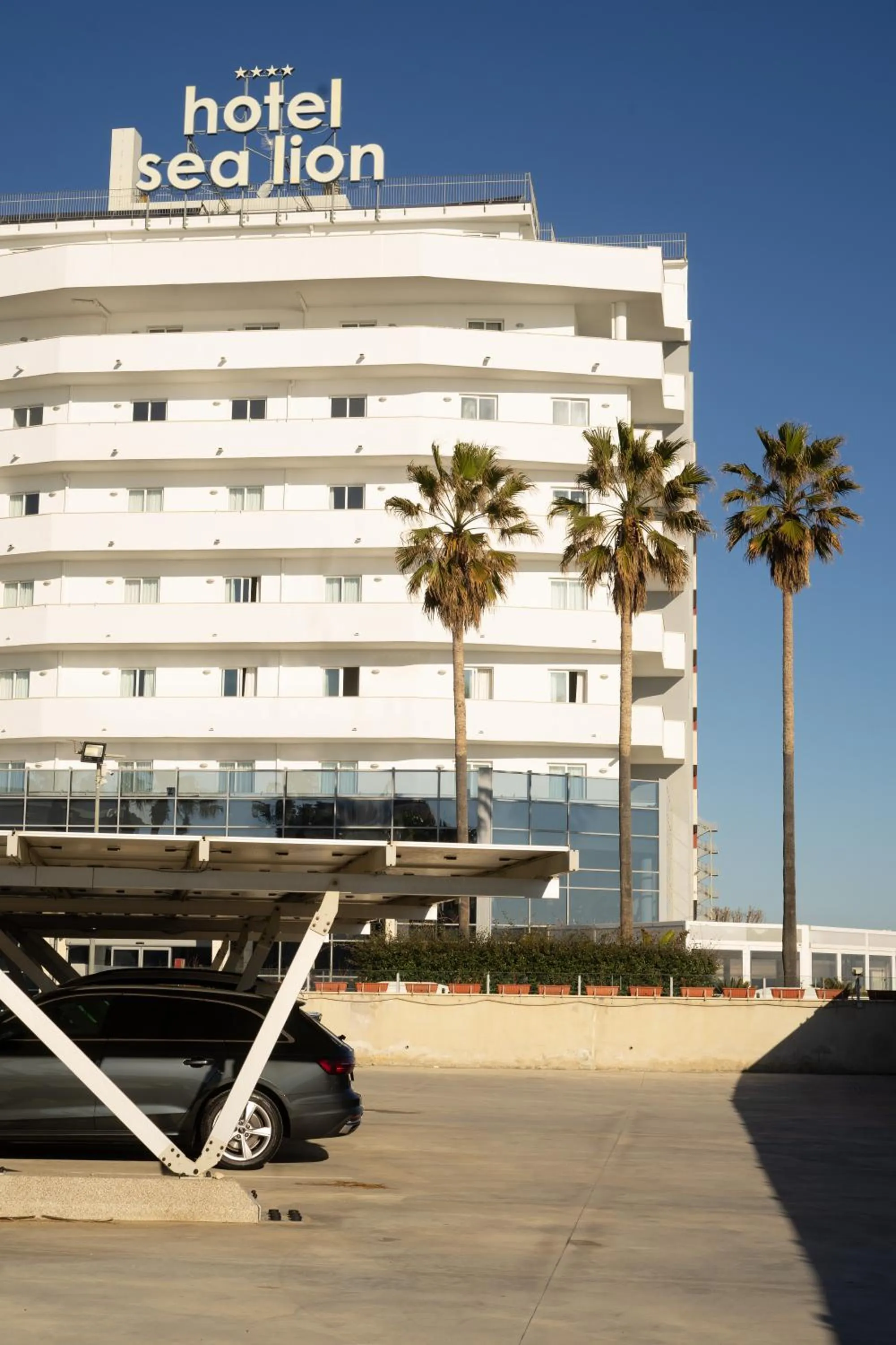 Parking in Sea Lion Hotel