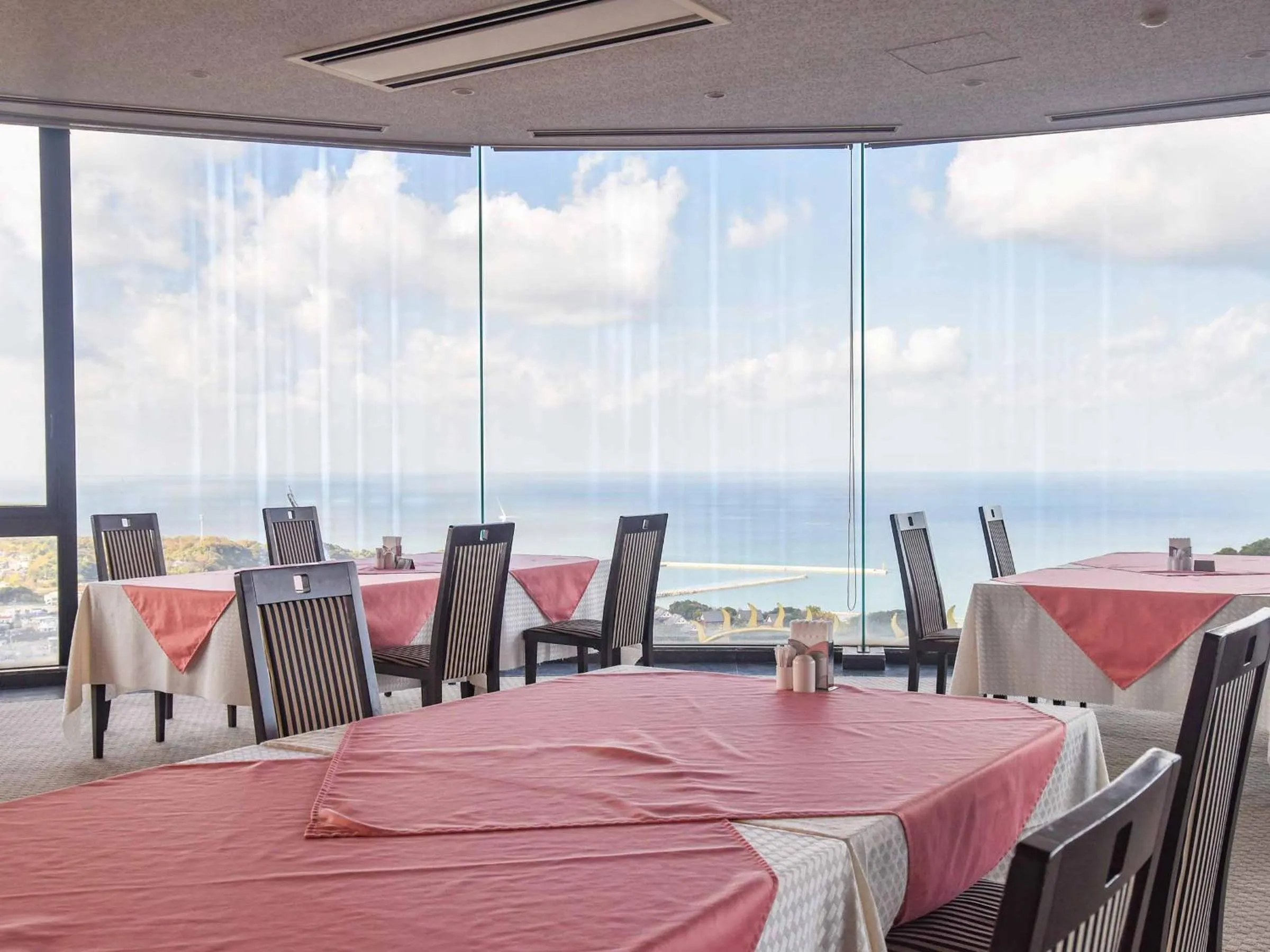 Restaurant/Places to Eat in Spring Golf and Art Resort Awaji