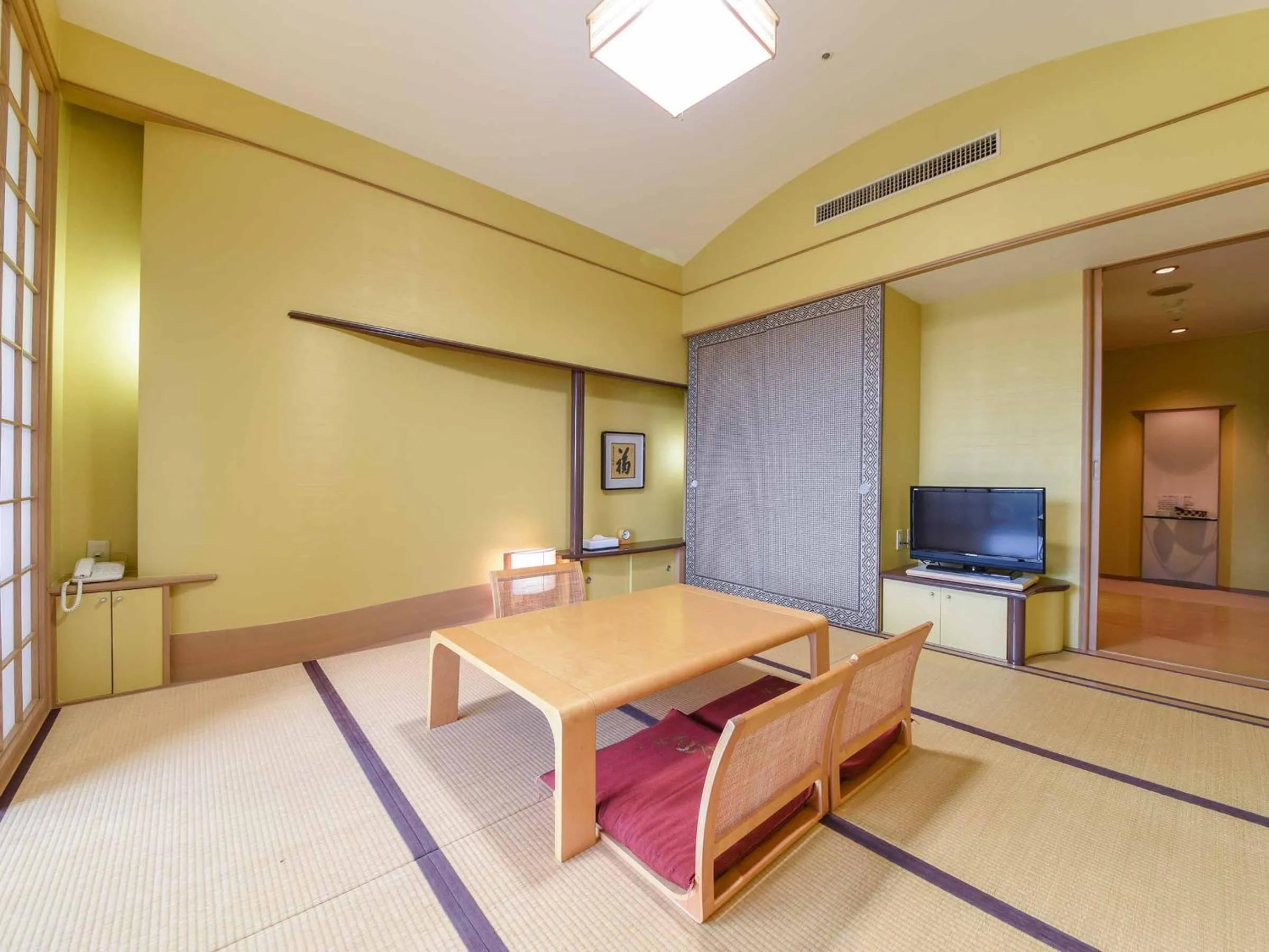 Photo of the whole room, TV/Entertainment Center in Spring Golf and Art Resort Awaji