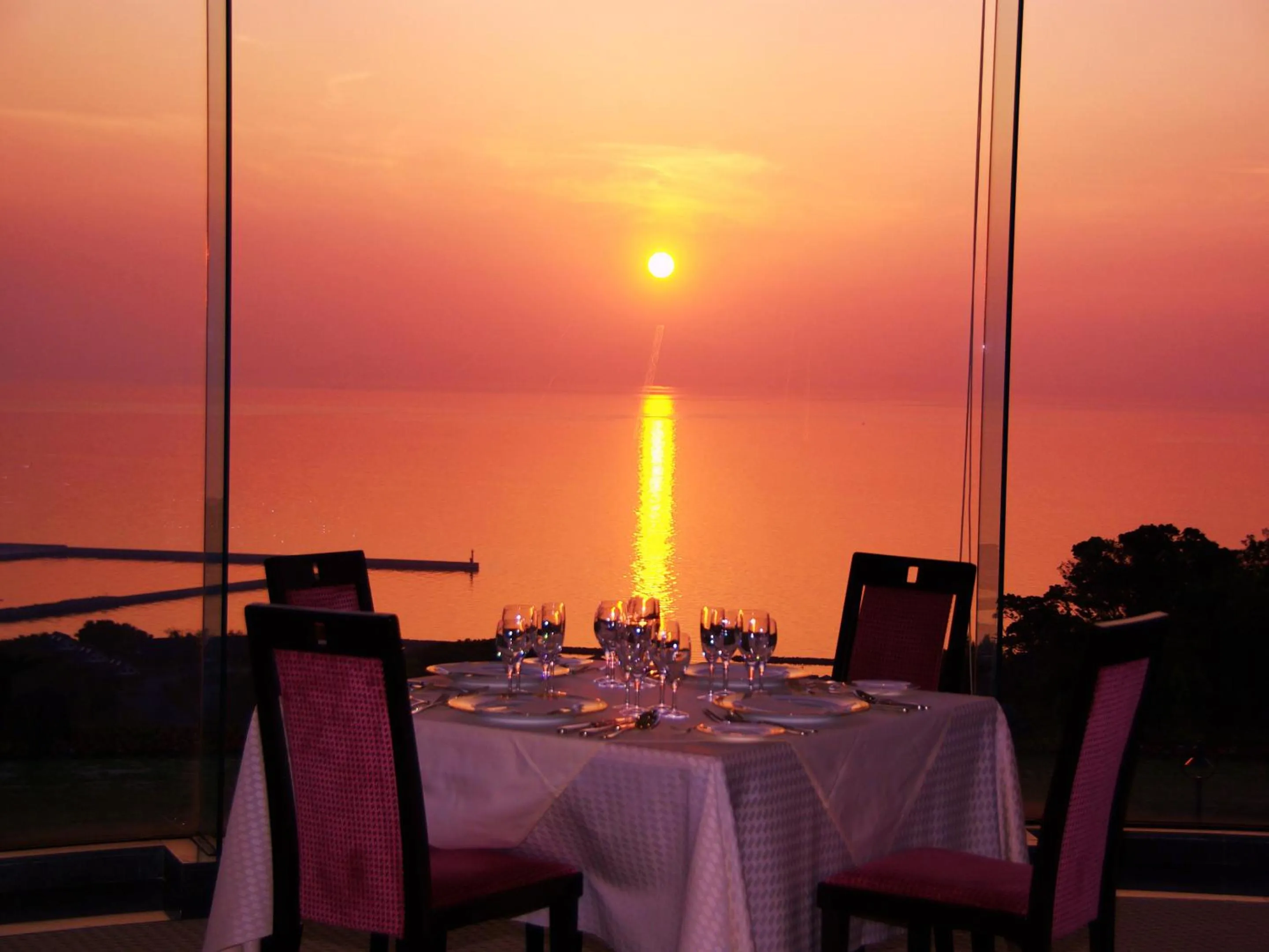 Sunset, Restaurant/Places to Eat in Spring Golf and Art Resort Awaji