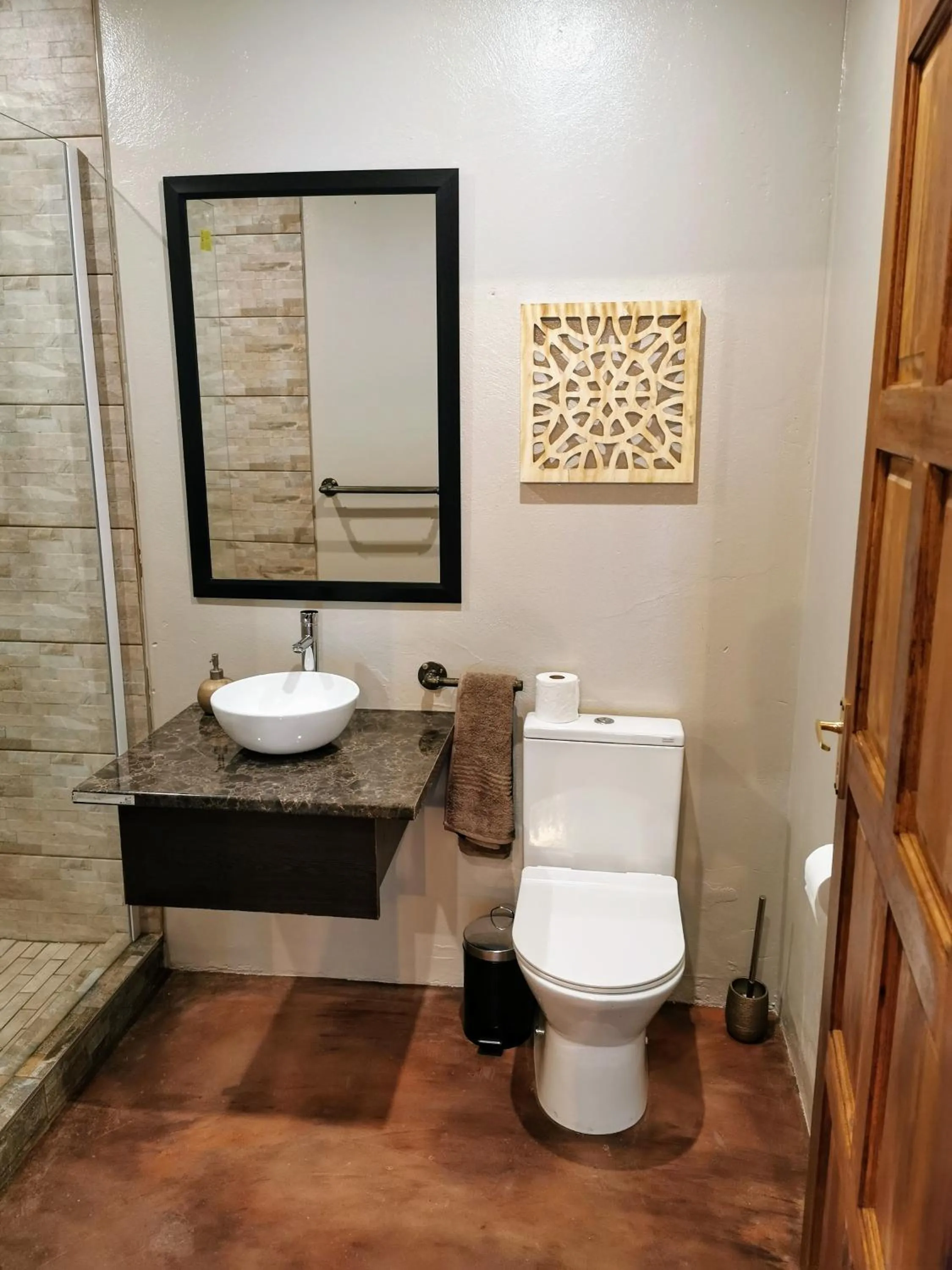 Bathroom in Aerotropolis Guest Lodge