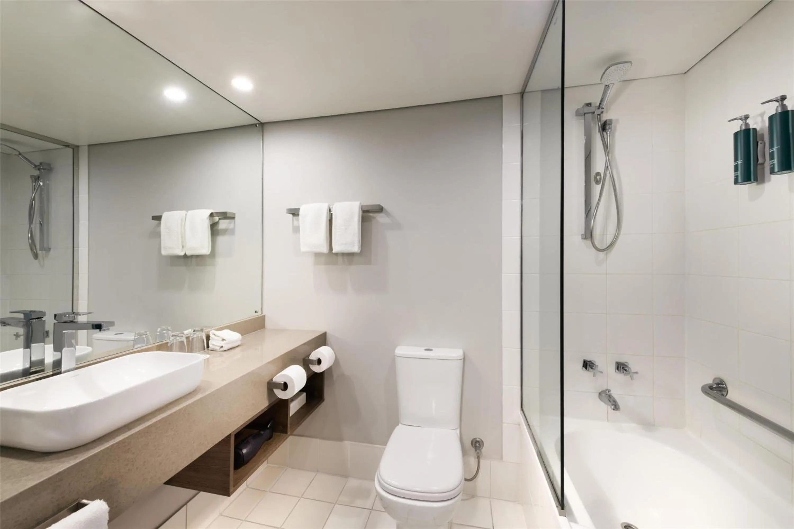 Bathroom in DoubleTree by Hilton Alice Springs