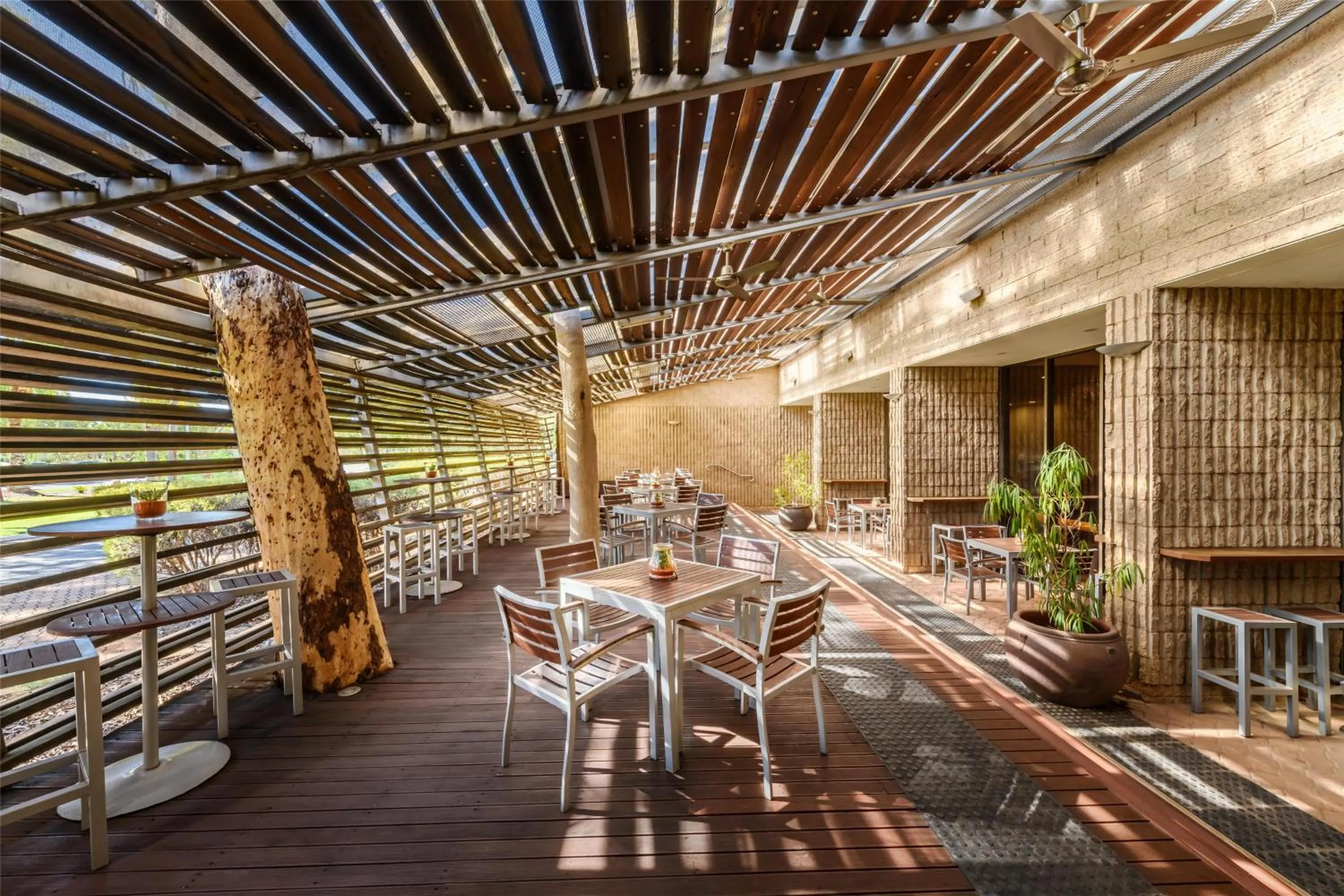 Lounge or bar in DoubleTree by Hilton Alice Springs