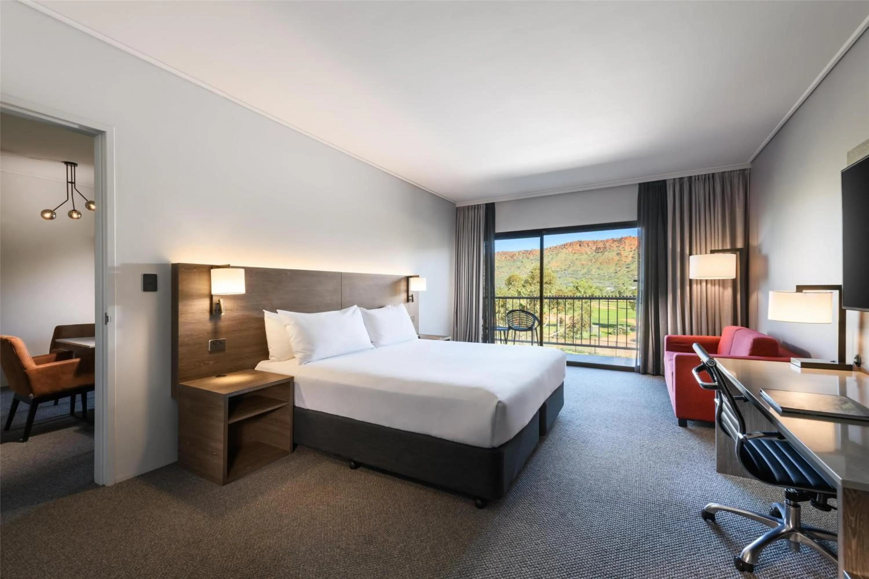 Bedroom, Bed in DoubleTree by Hilton Alice Springs