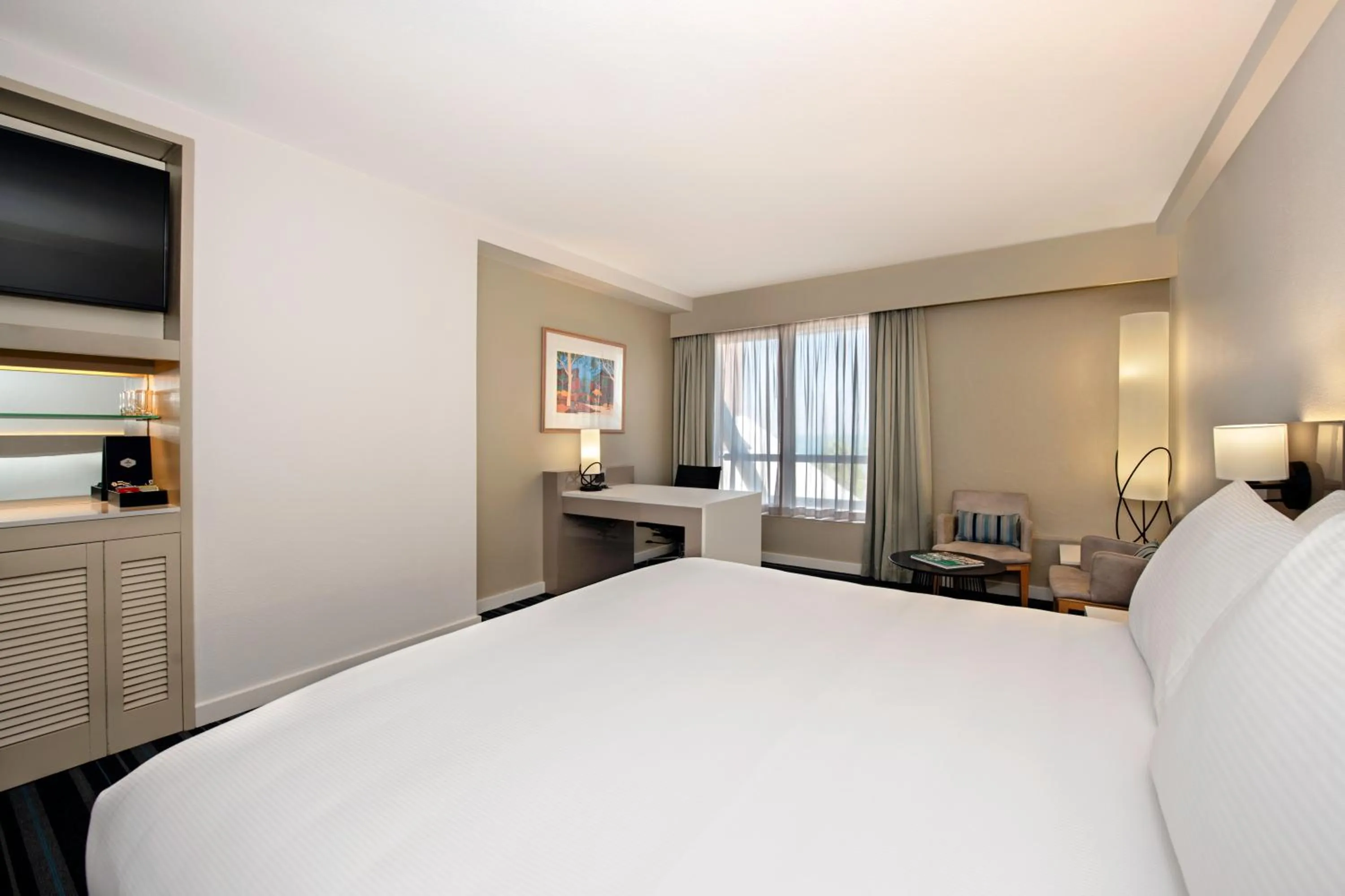 Bedroom, Bed in DoubleTree by Hilton Esplanade Darwin