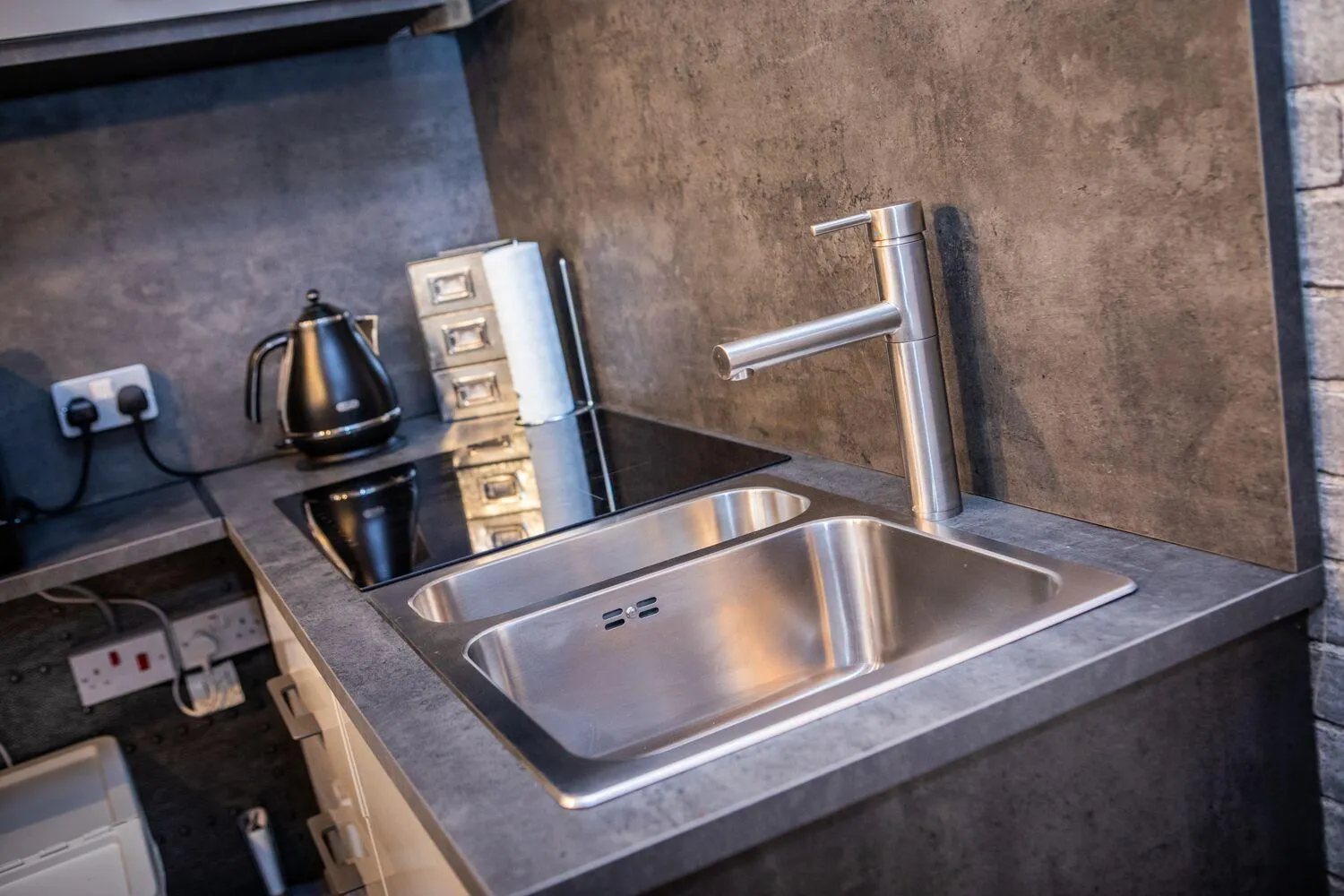 Coffee/tea facilities in James' Place at Dowlais