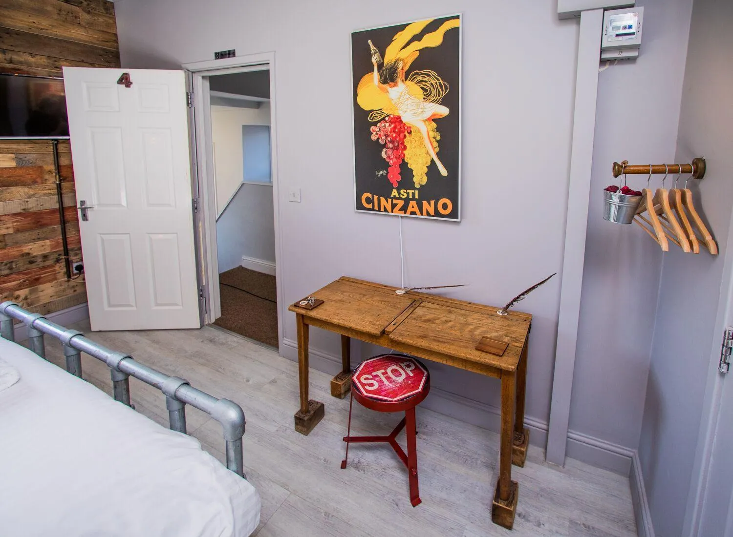 Bedroom, Bed in James' Place at Dowlais