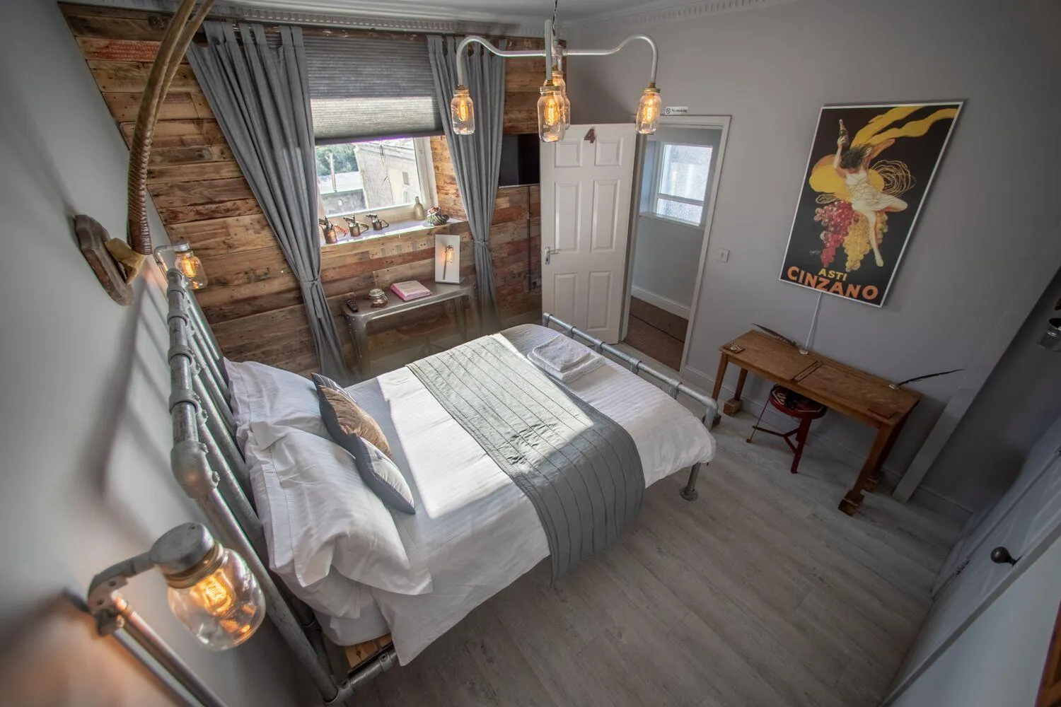 Bedroom, Bed in James' Place at Dowlais