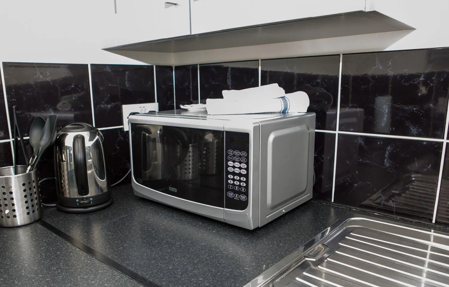 Coffee/tea facilities in James' Place at Dowlais