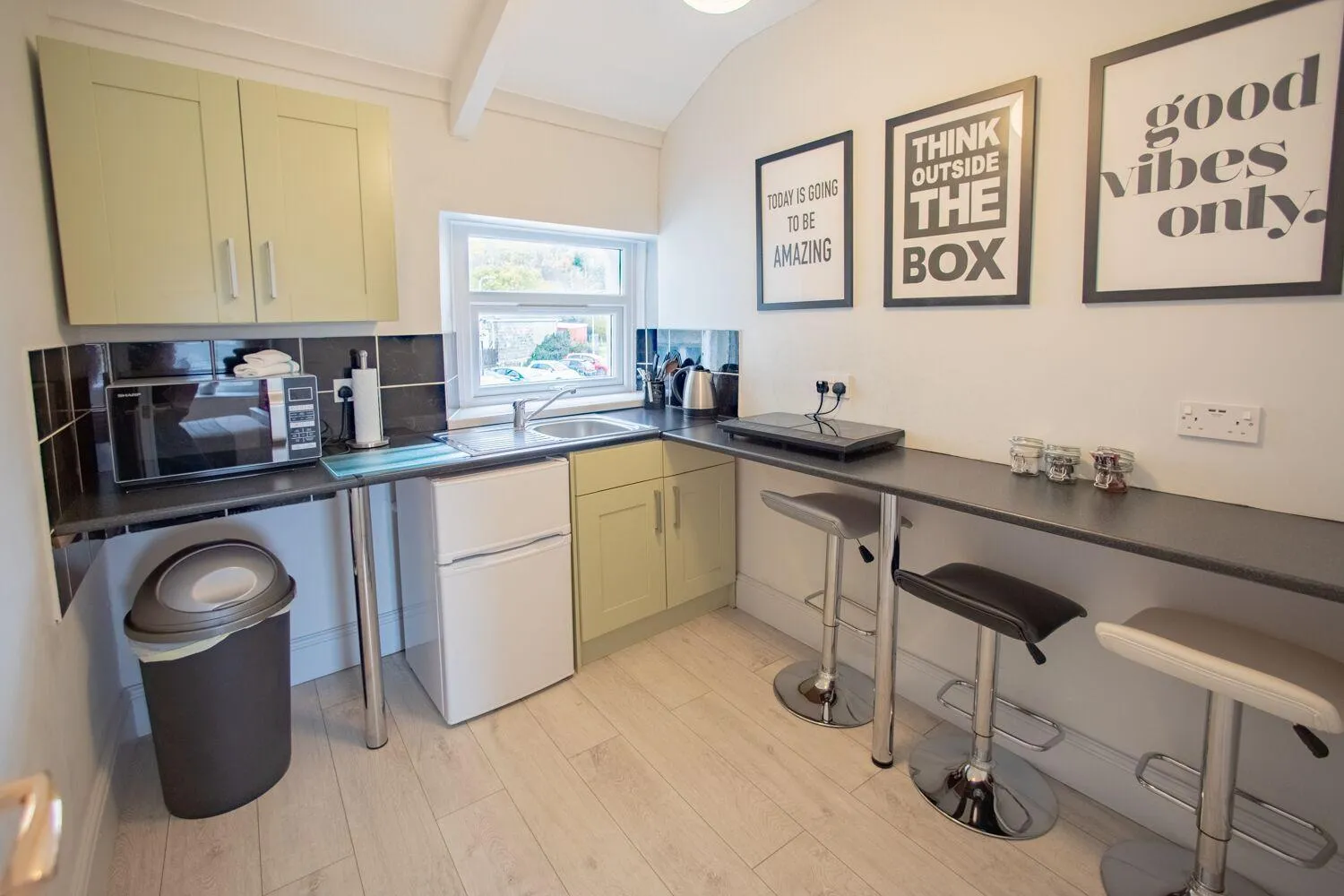 Coffee/tea facilities in James' Place at Dowlais