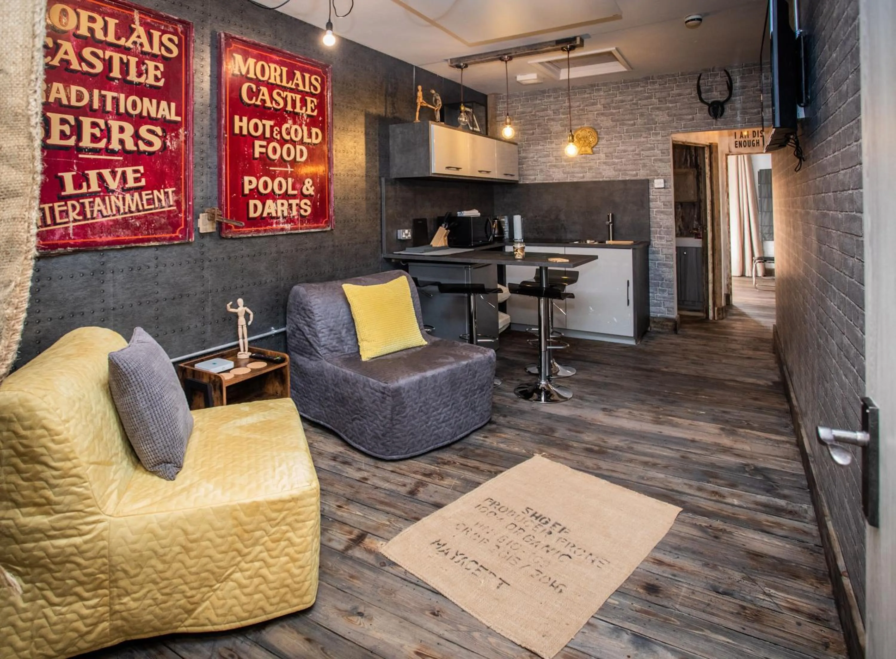 Bedroom in James' Place at Dowlais