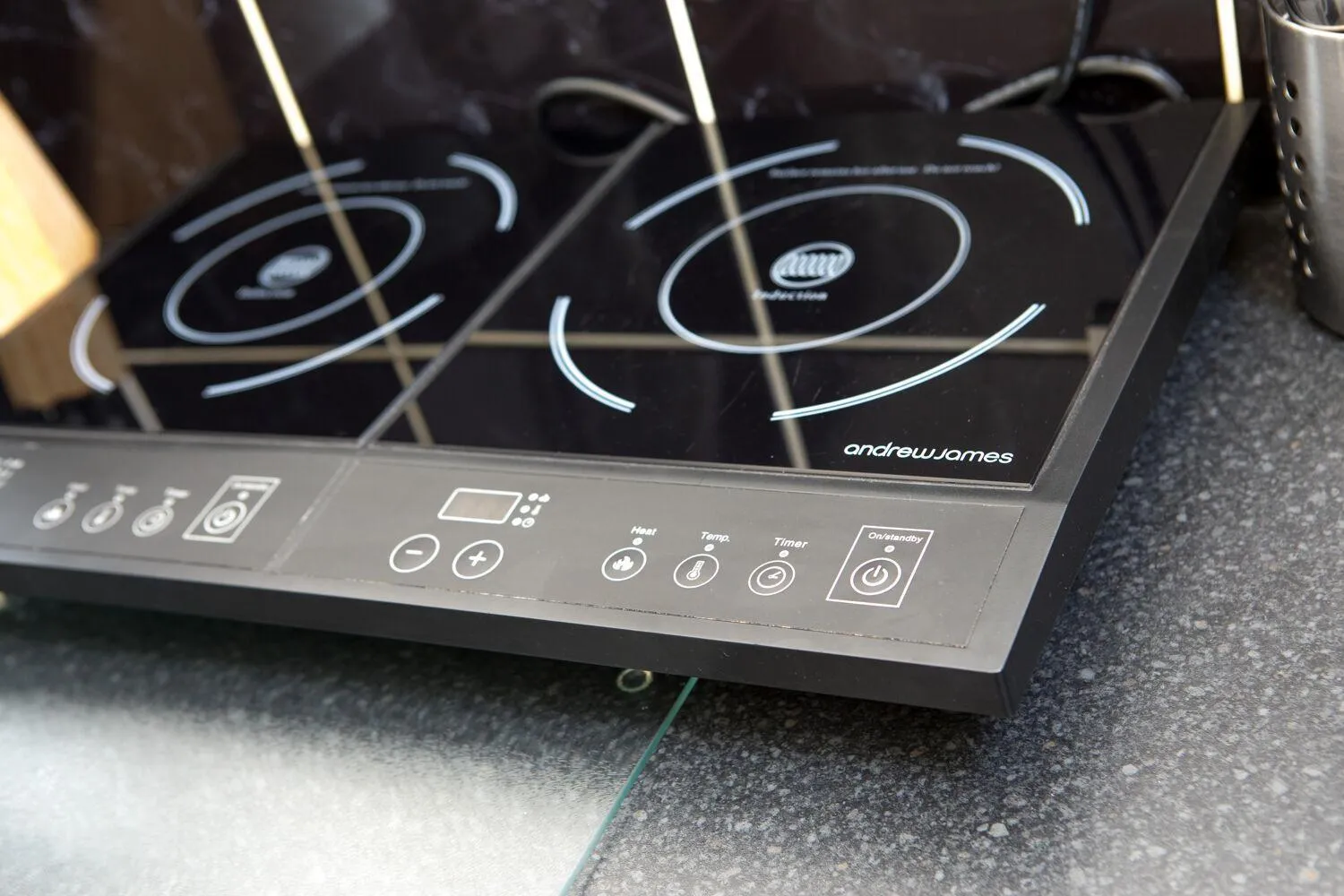 Kitchen or kitchenette in James' Place at Dowlais