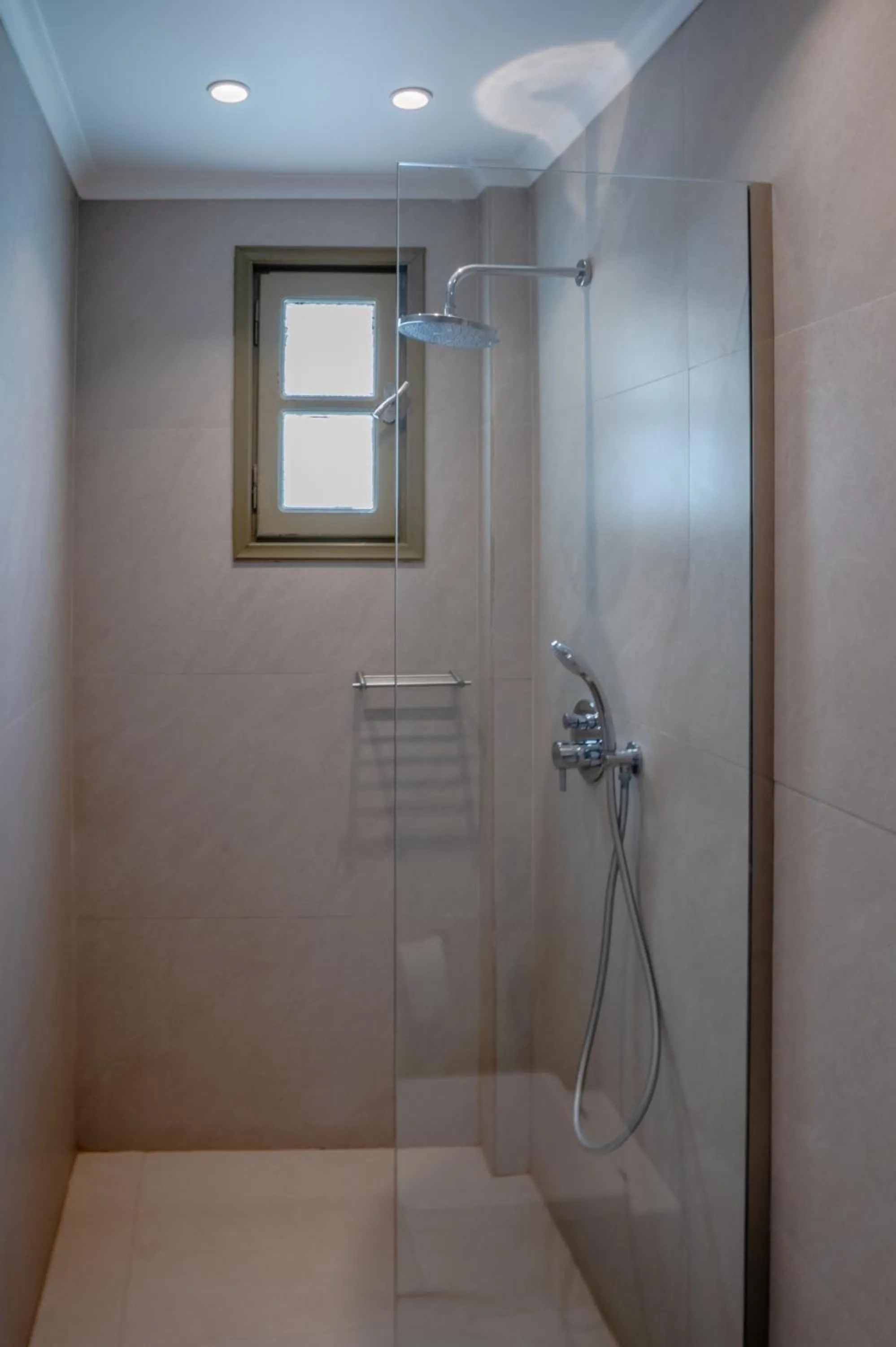 Shower in Aldea