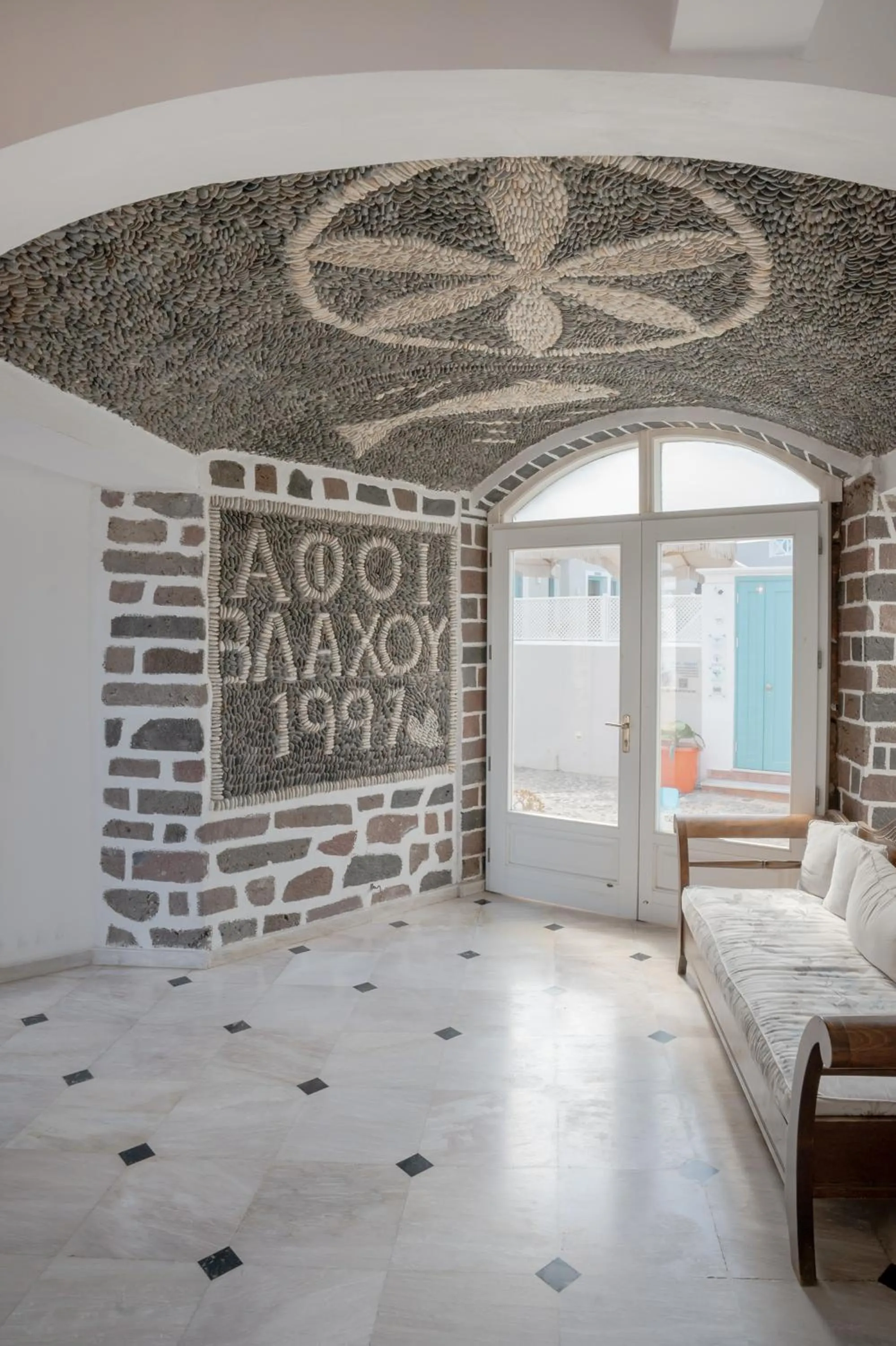 Facade/entrance in Aldea