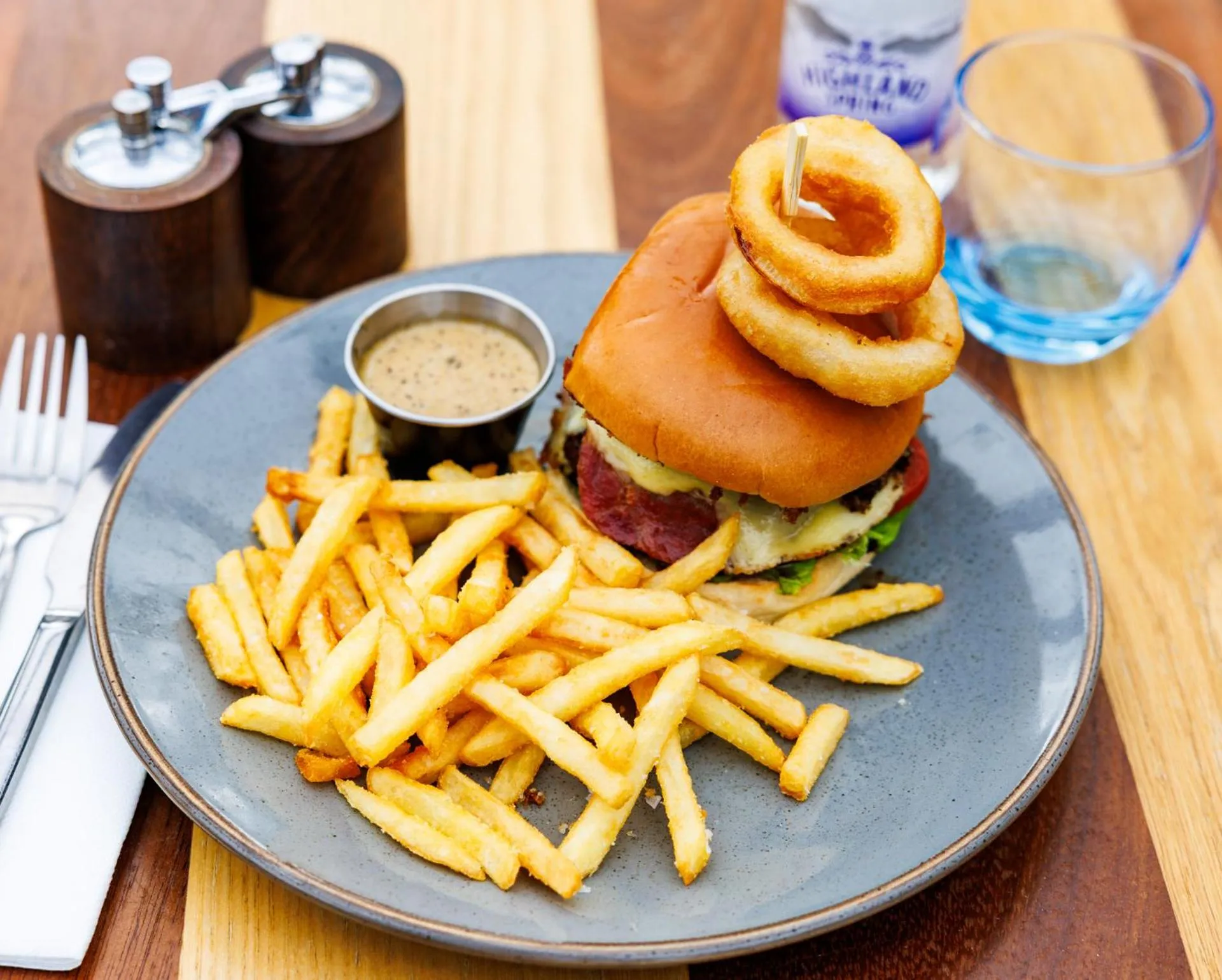 Restaurant/places to eat in Moness Resort