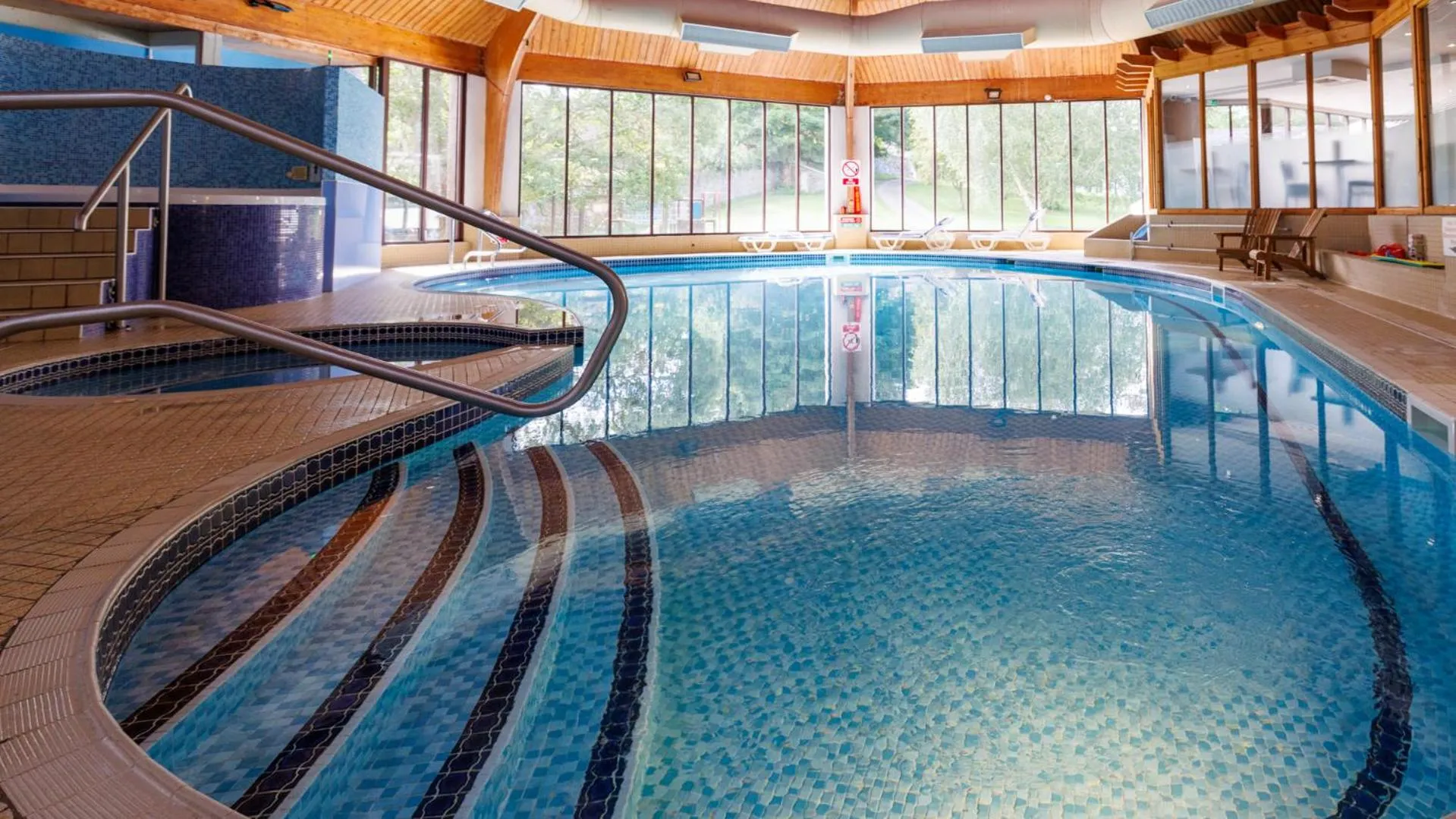 Swimming pool in Moness Resort