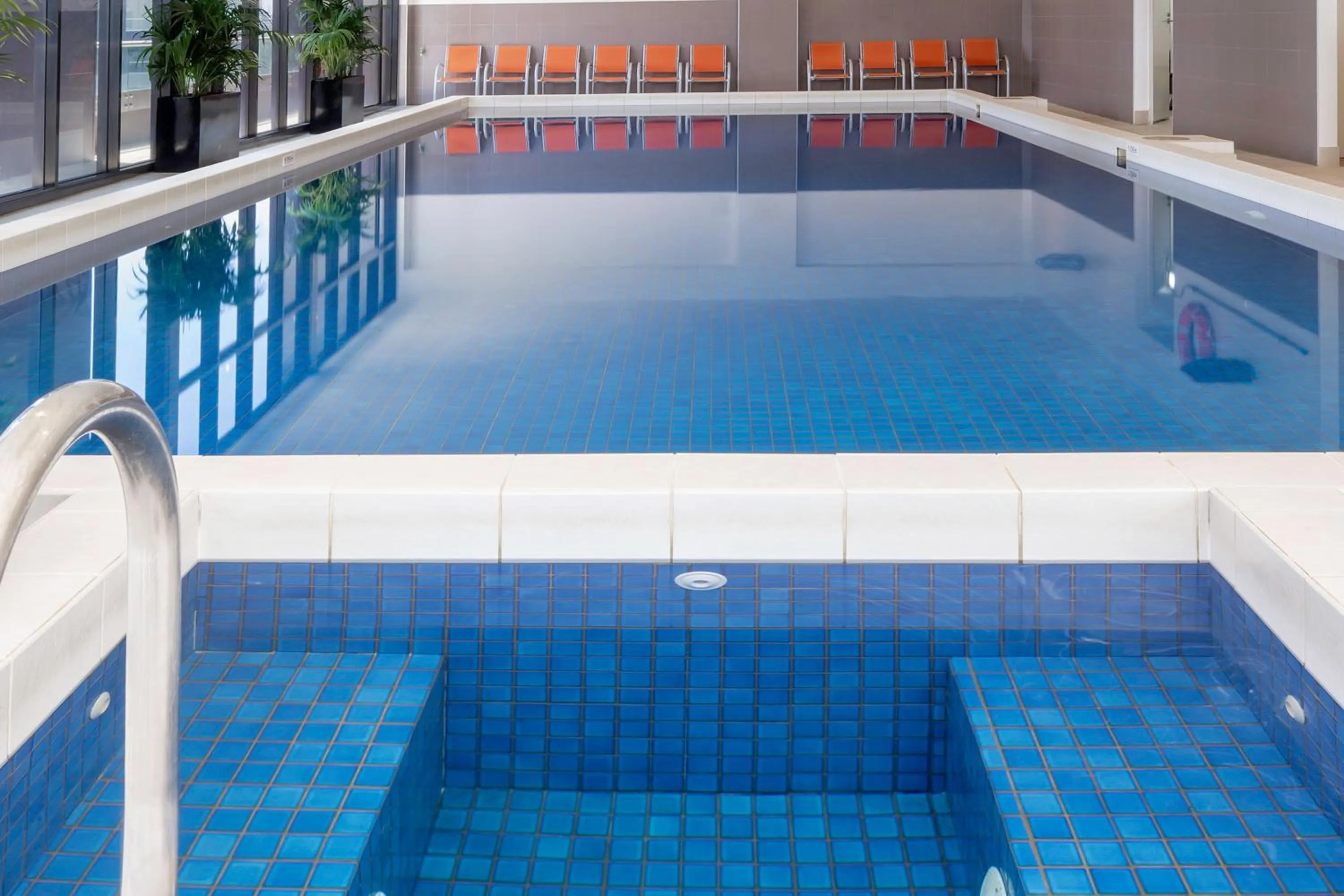 Swimming pool in Mantra Southbank