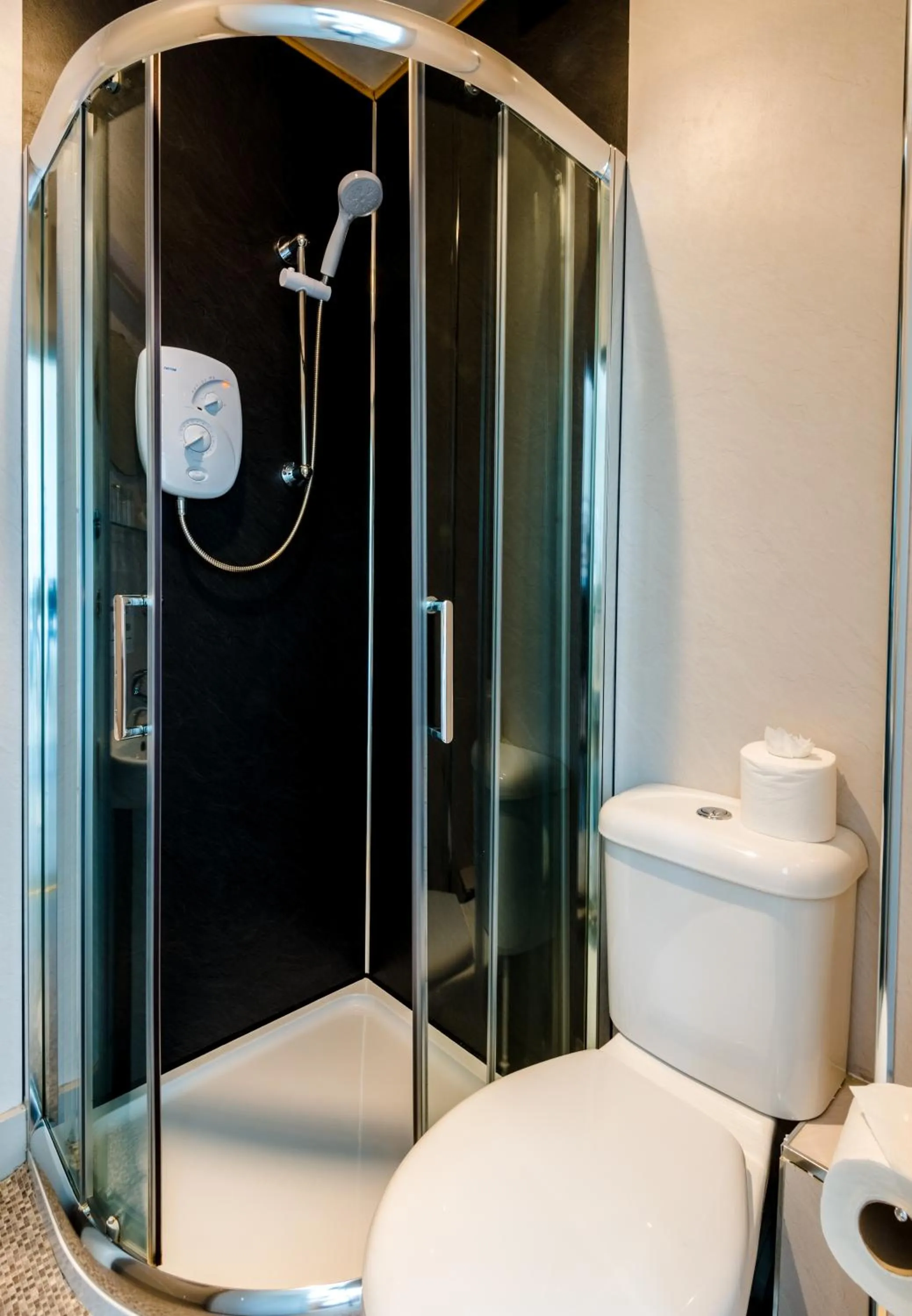 Bathroom in Inch Hotel