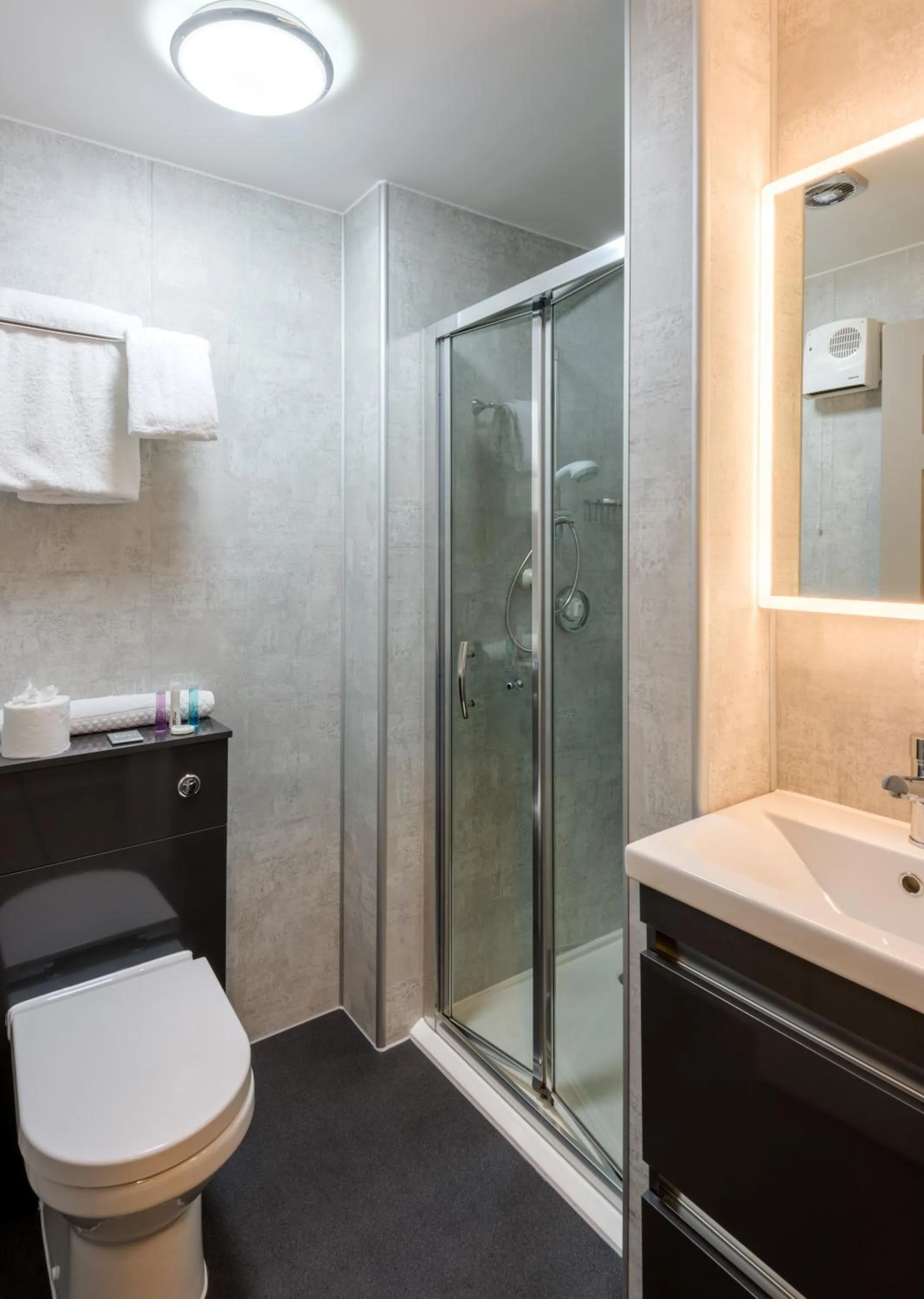 Bathroom in Inch Hotel