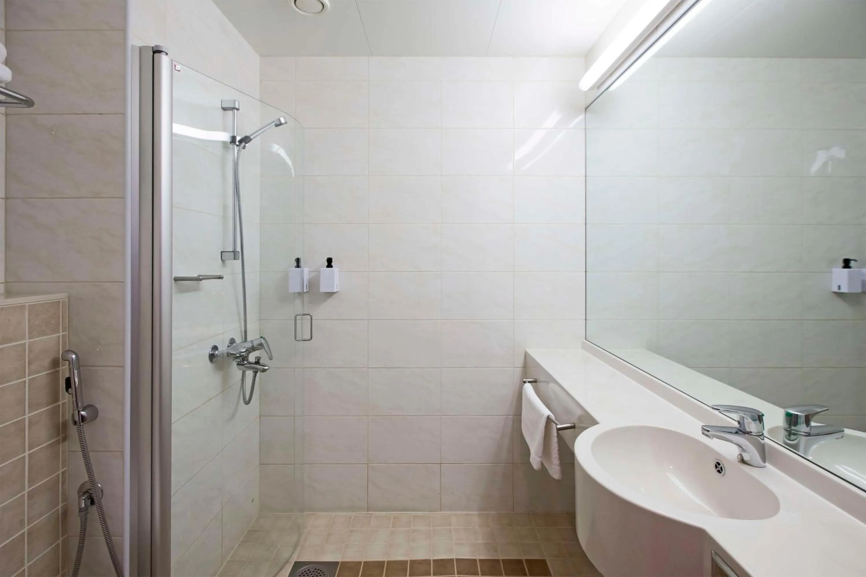 Bathroom in Scandic Oulu City