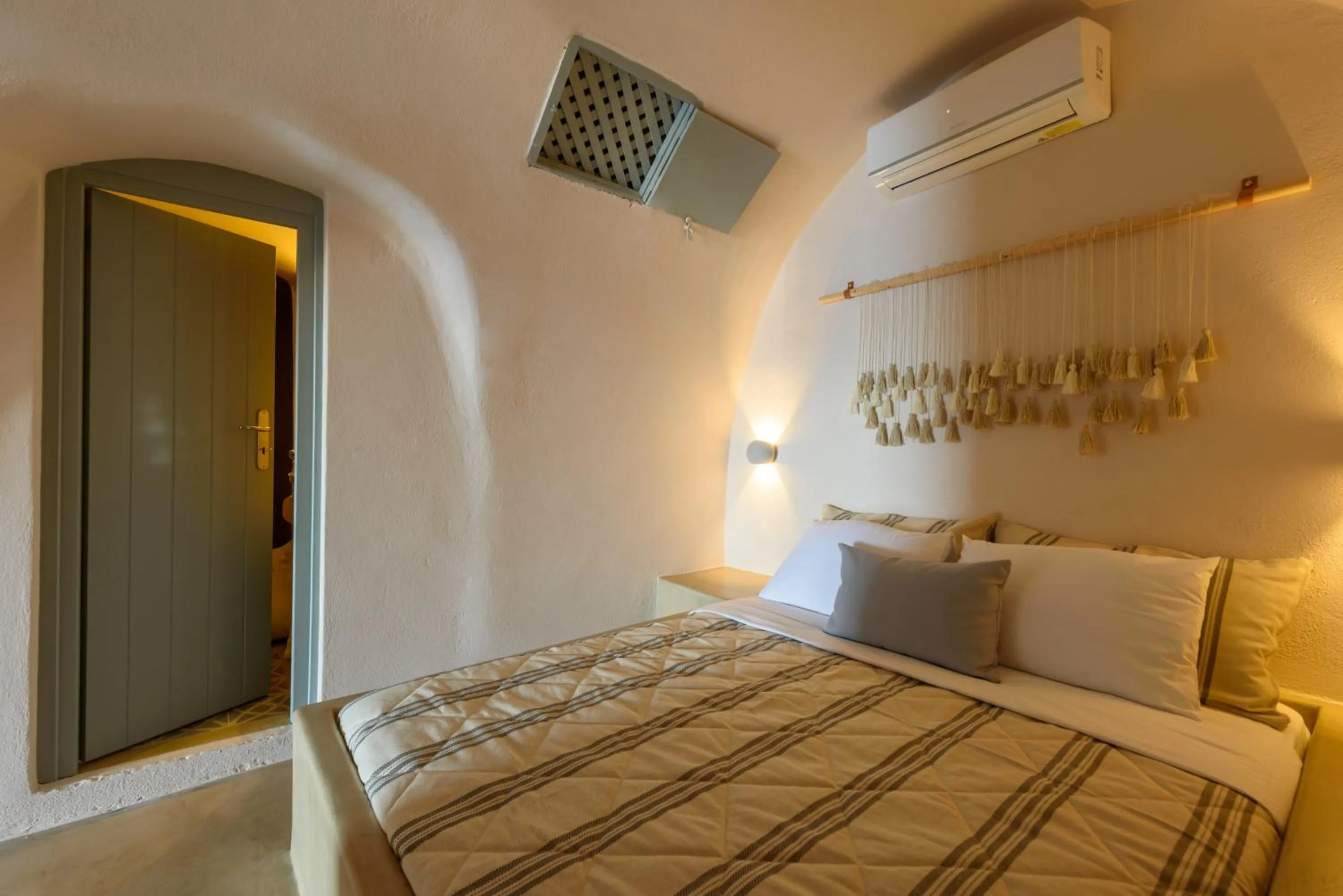 Bedroom, Bed in Sublime Villa & Caves