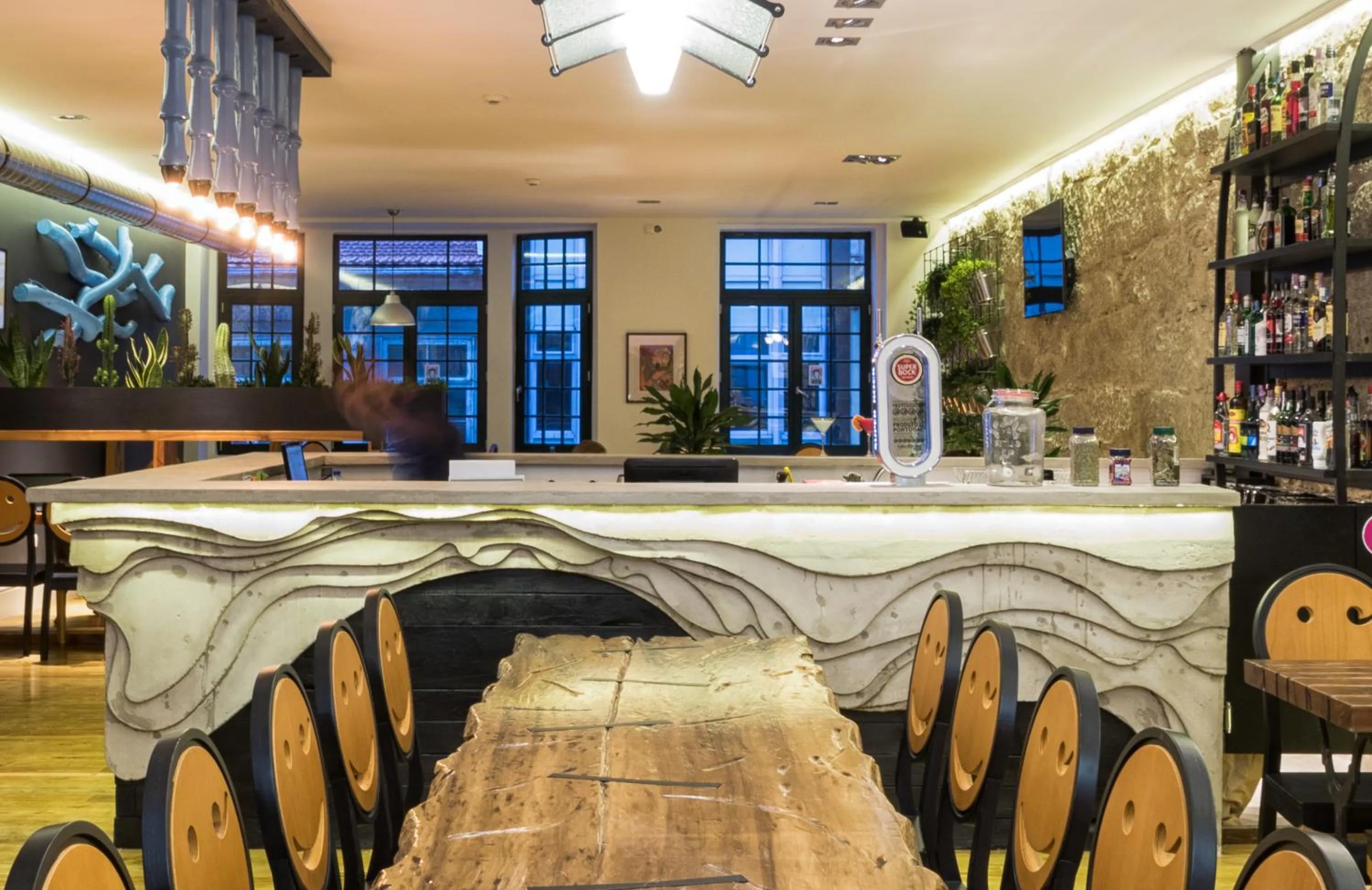 Restaurant/places to eat in Nice Way Porto Hostel