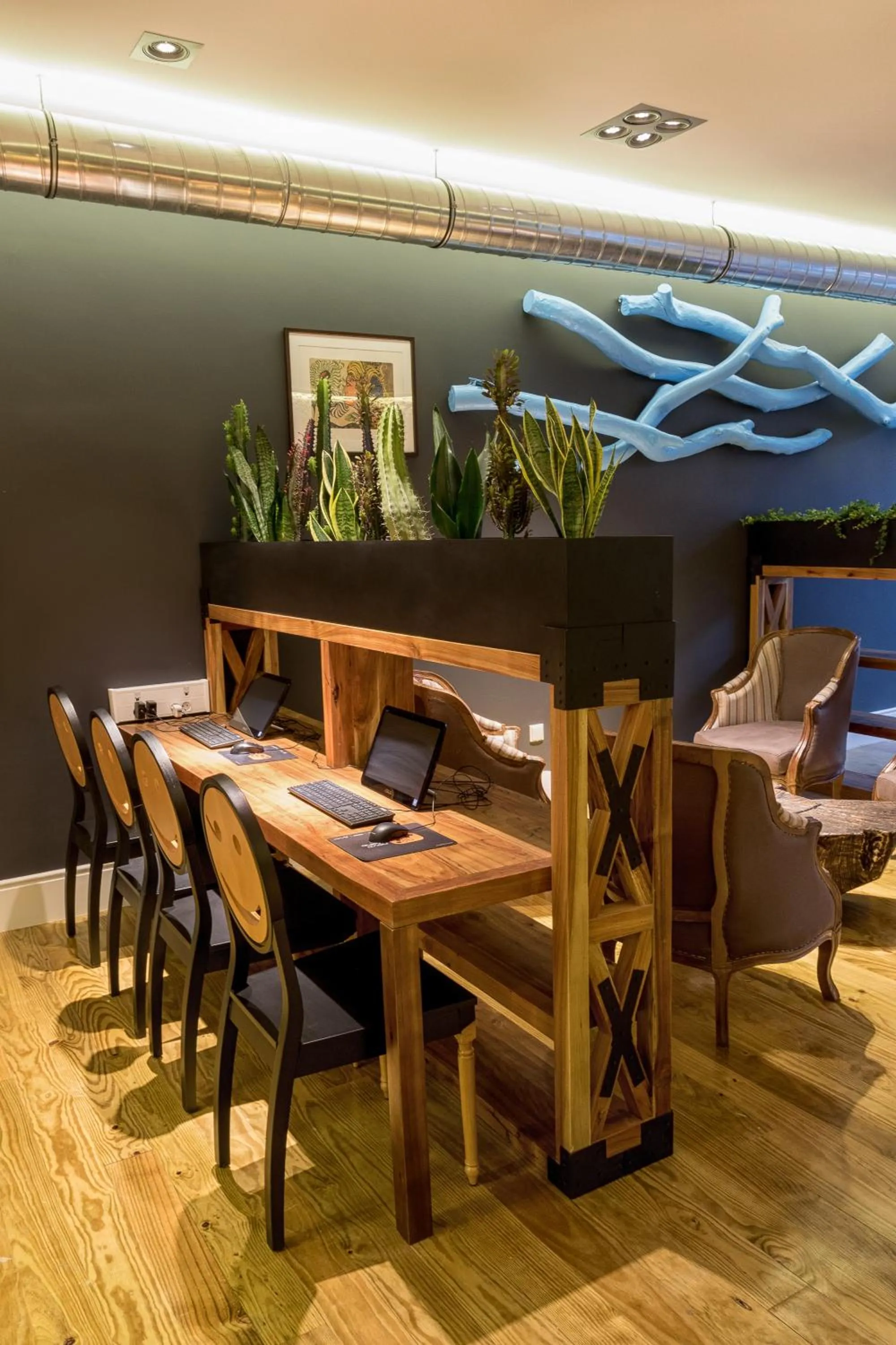 Business facilities in Nice Way Porto Hostel