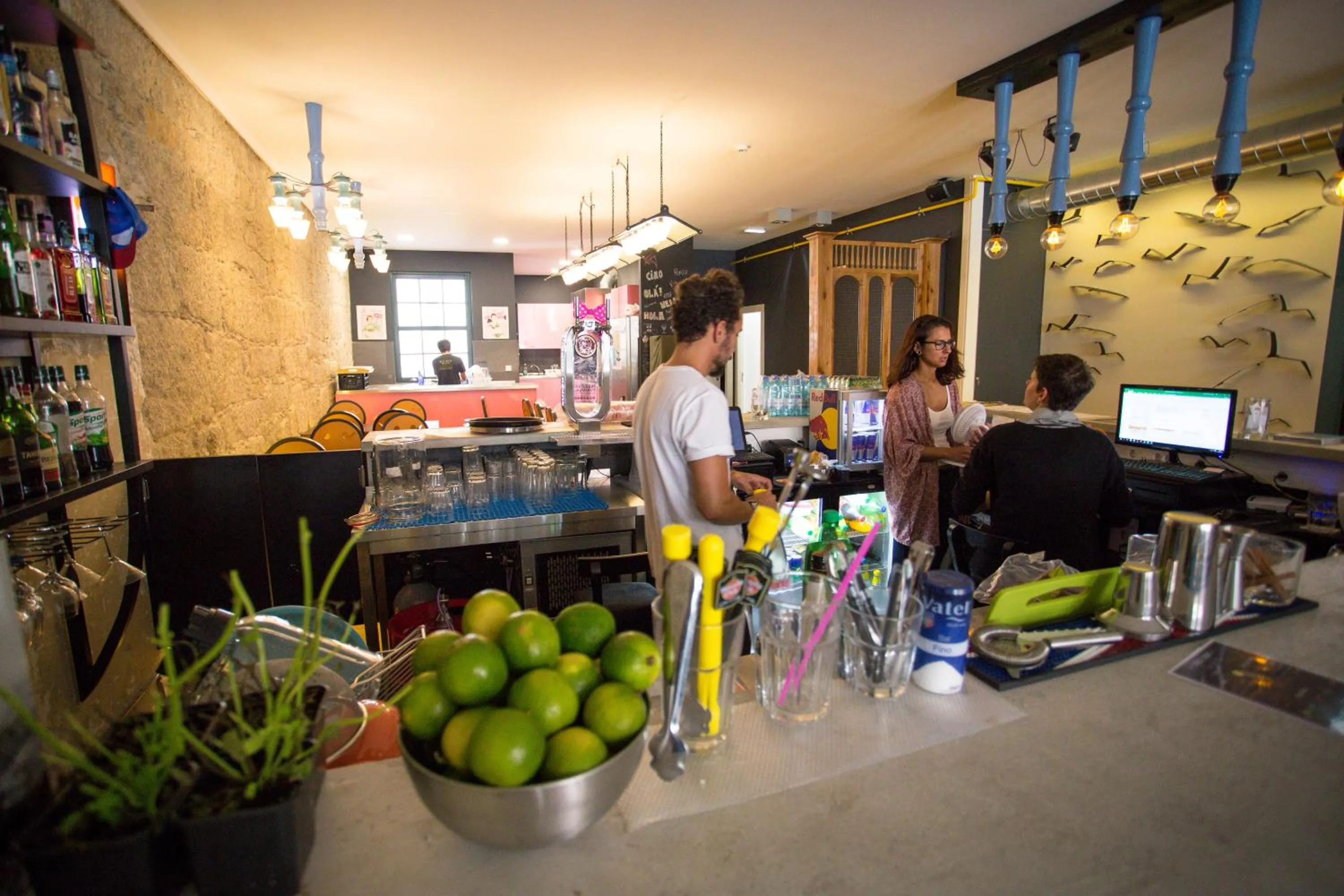 Lounge or bar in Nice Way Porto Hostel