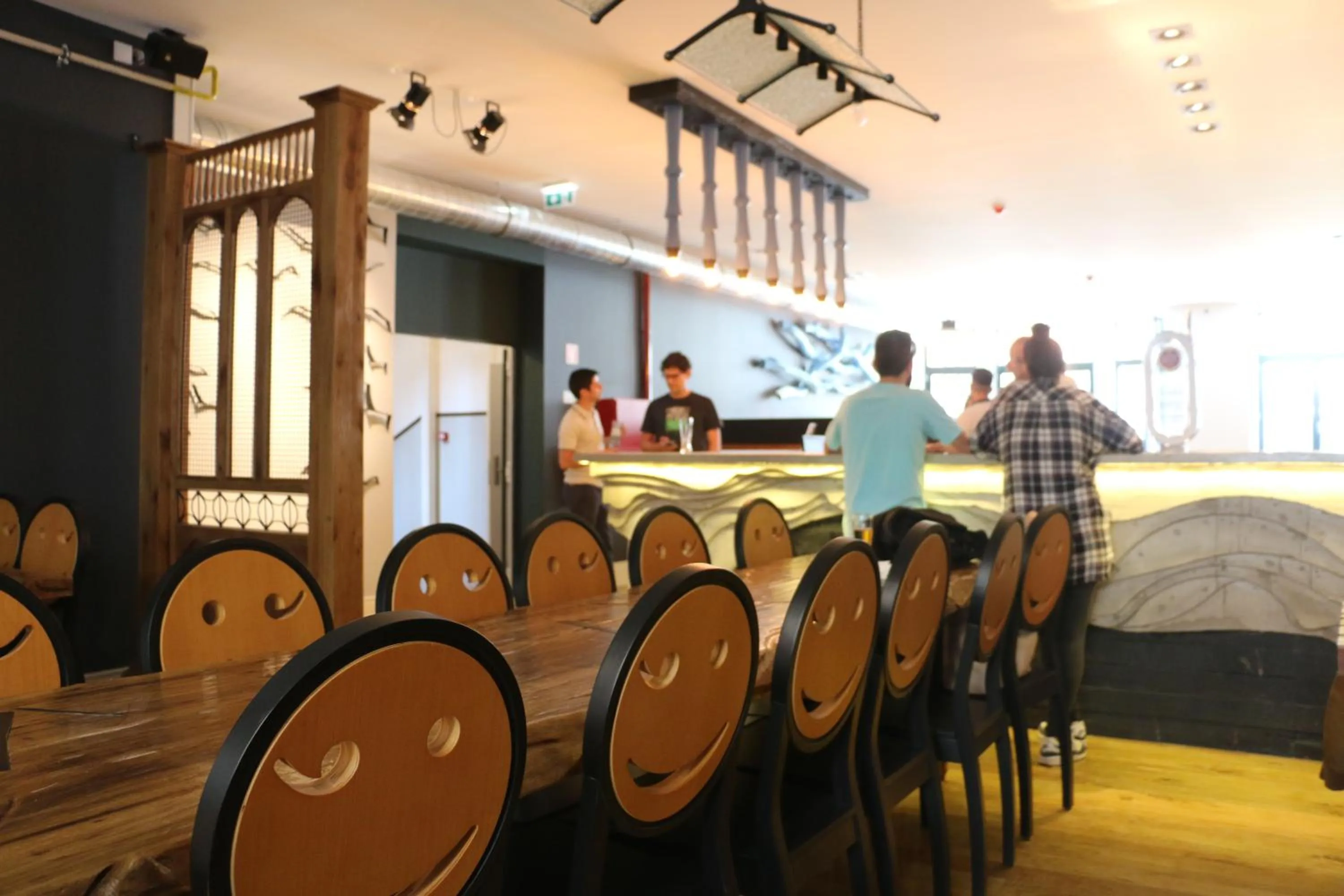 Communal lounge/ TV room in Nice Way Porto Hostel