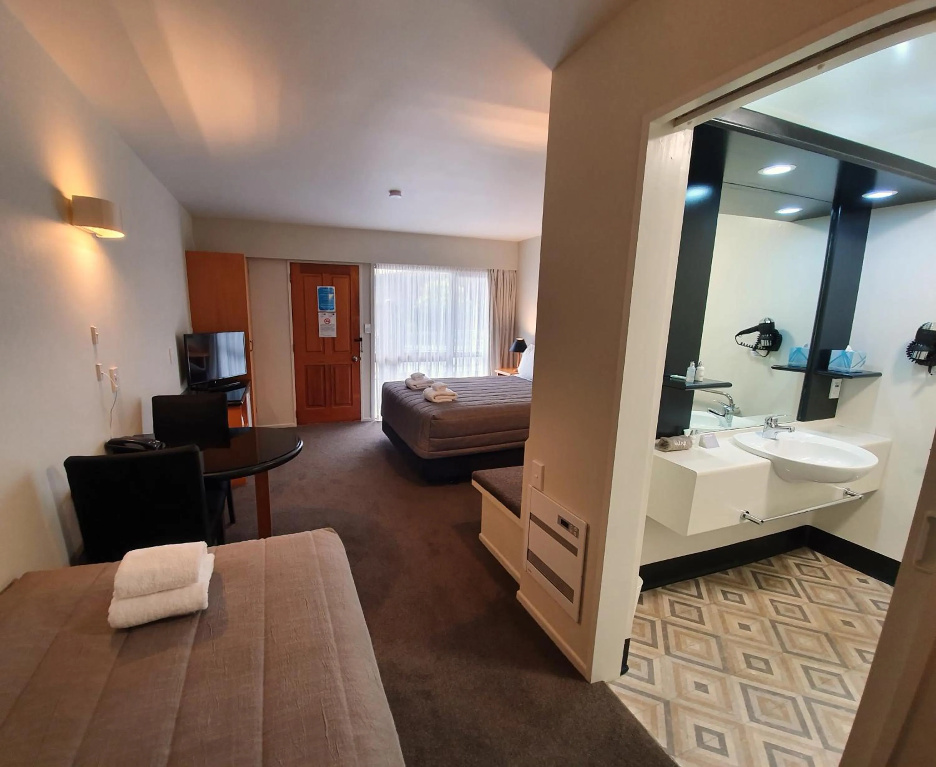 Bed in Distinction Heritage Gateway Hotel