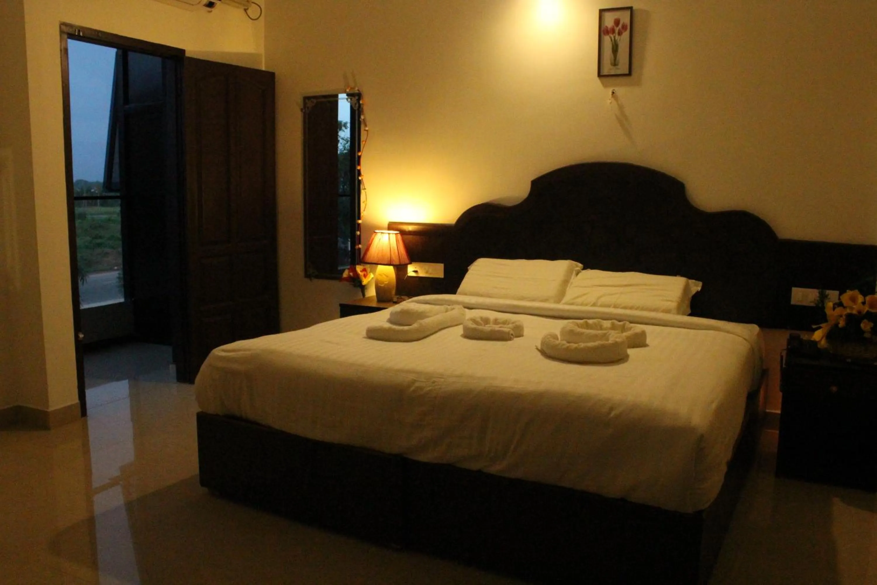 Bedroom, Bed in Ebenezer Plaza