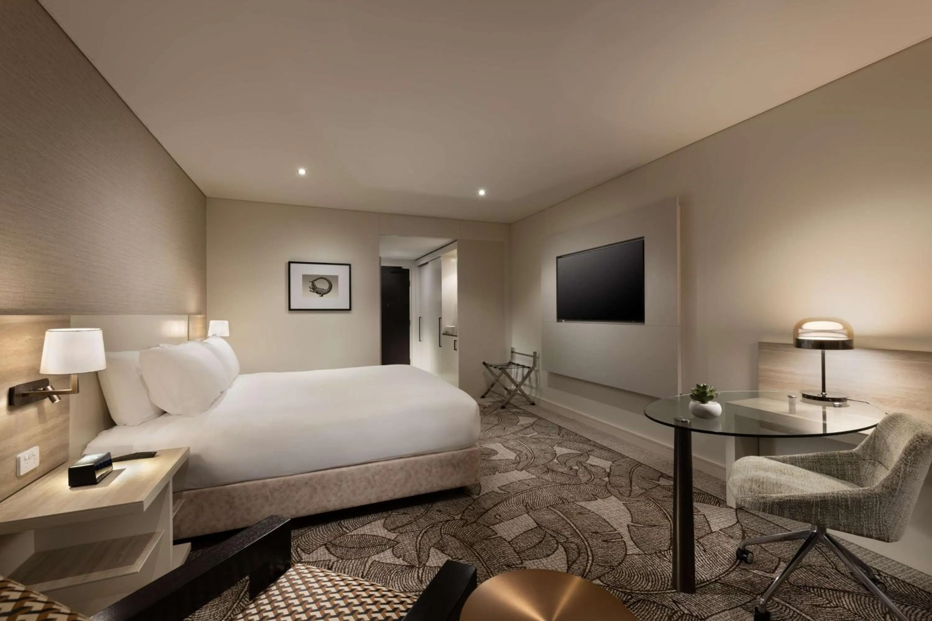 Photo of the whole room, Bed in Hilton Darwin