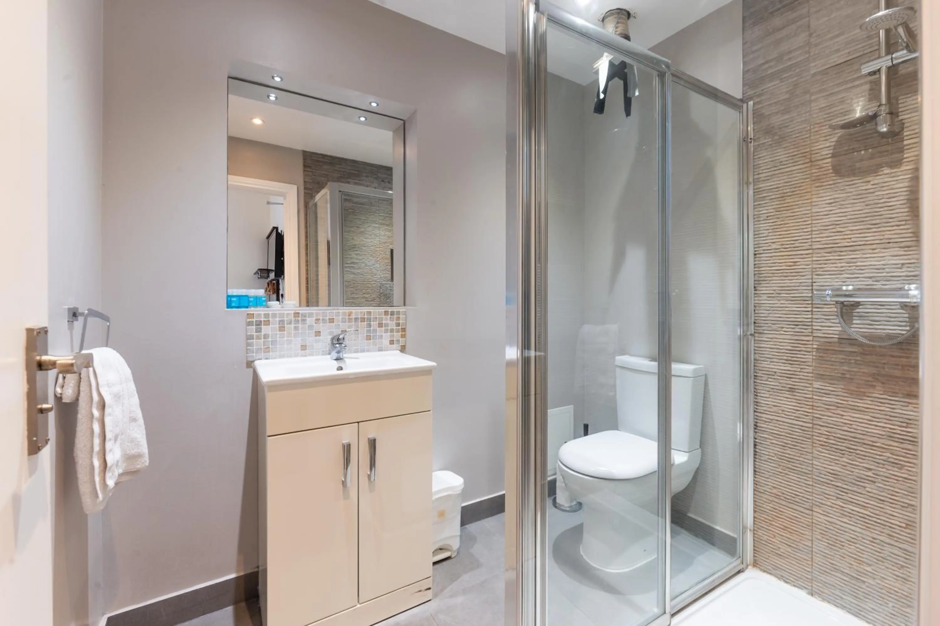 Toilet in Belmont Hotel