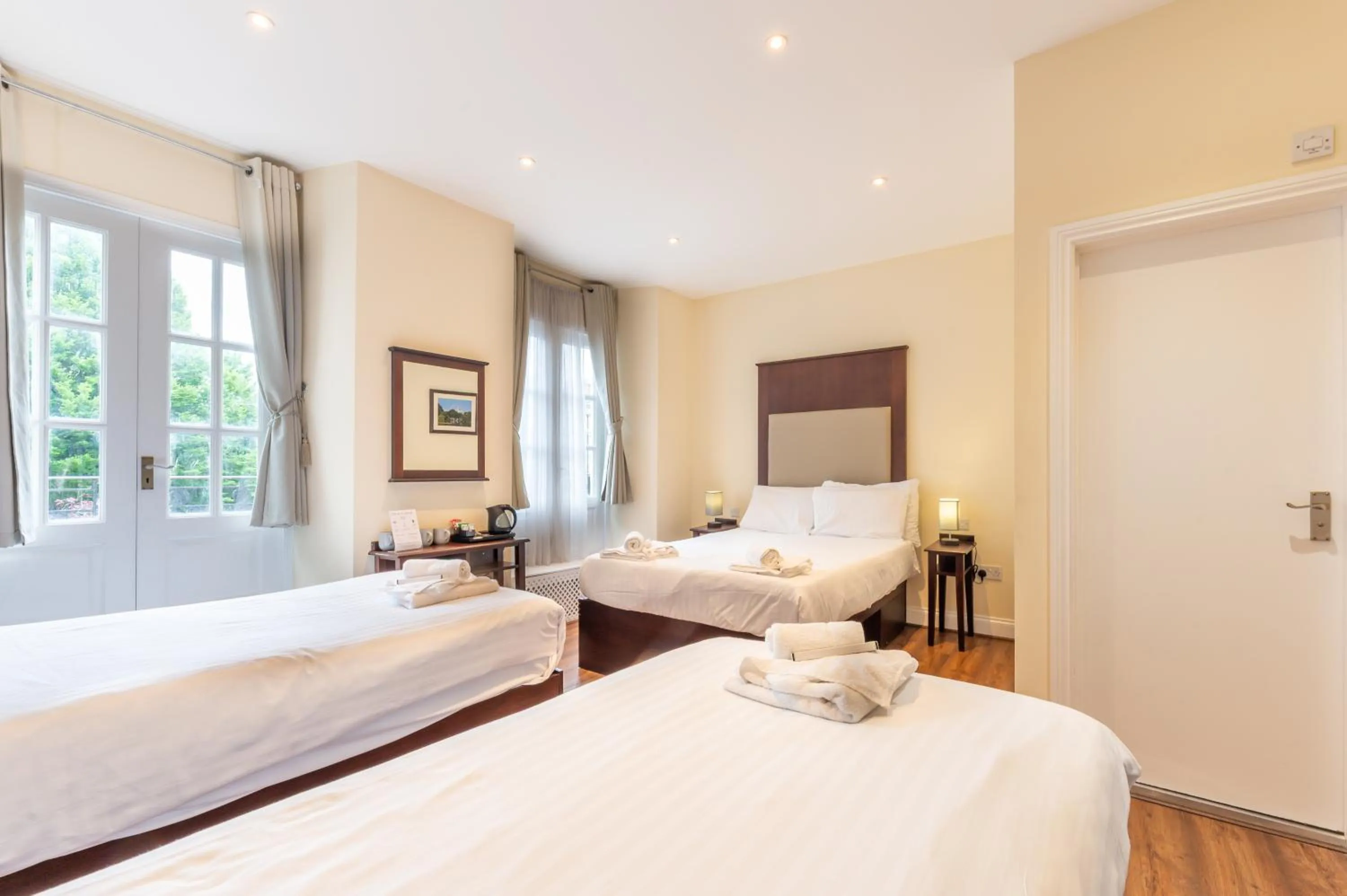 Photo of the whole room, Bed in Belmont Hotel