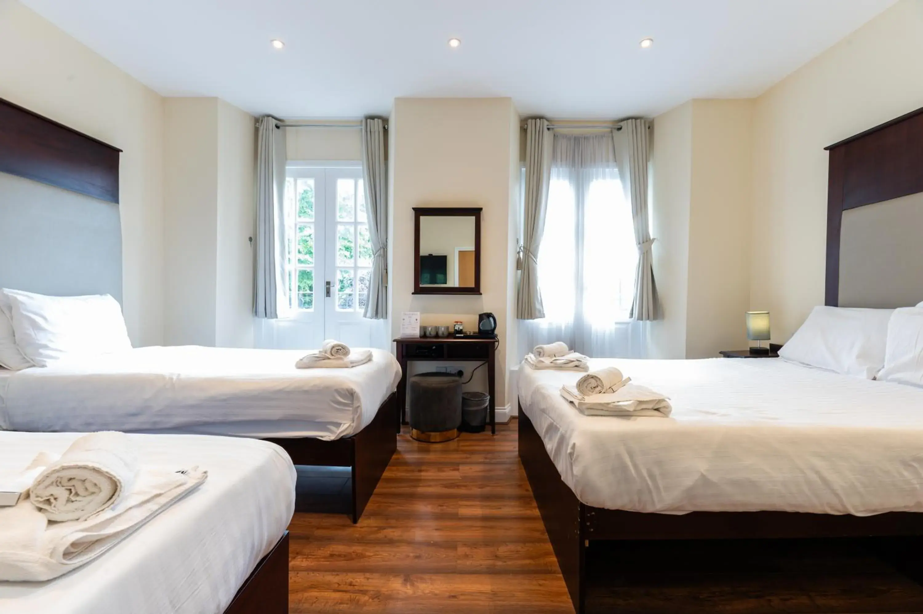 Quadruple Room with Balcony in Belmont Hotel Quadruple Room with Balcony in Belmont Hotel