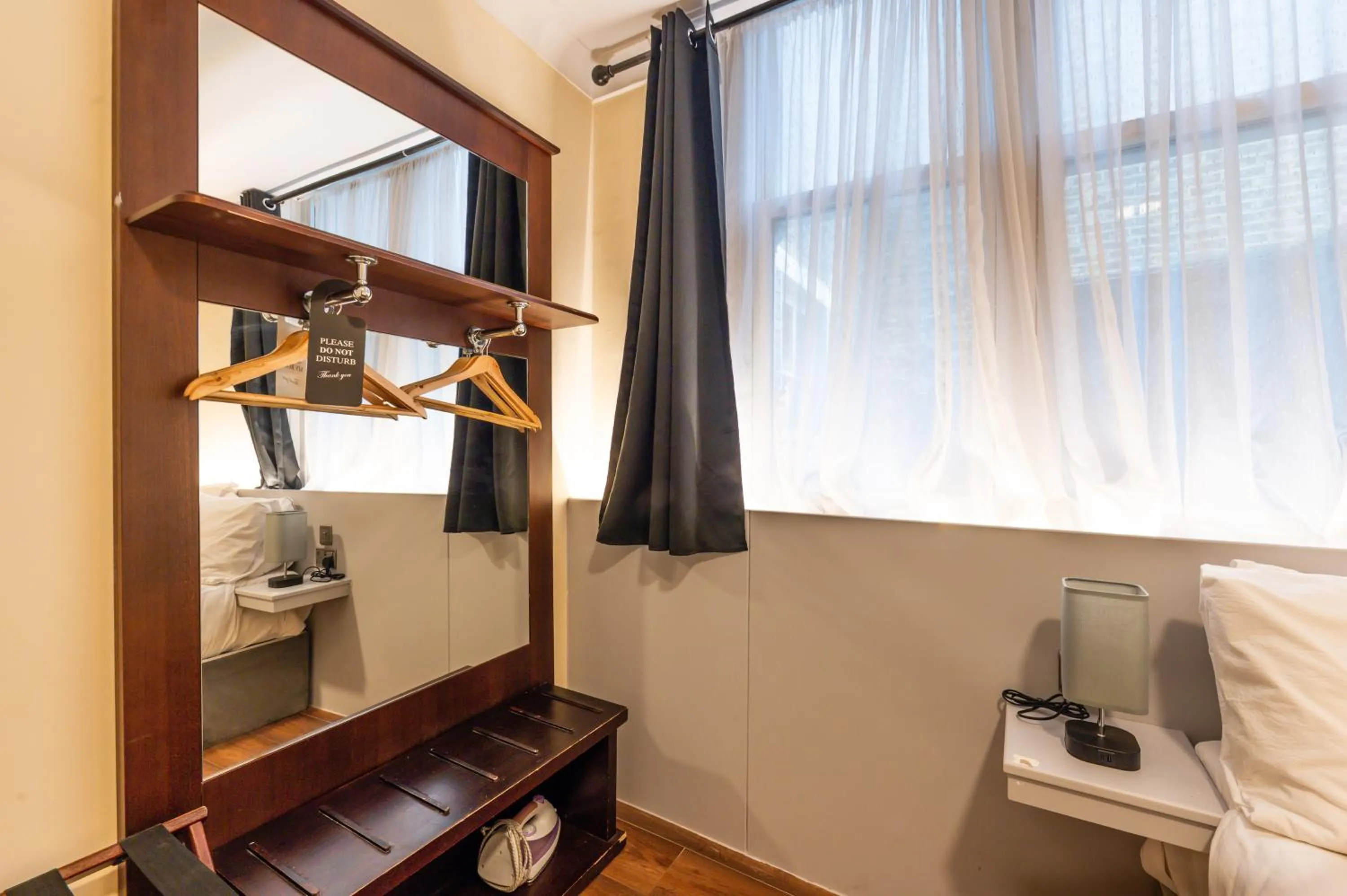 Bedroom in Belmont Hotel