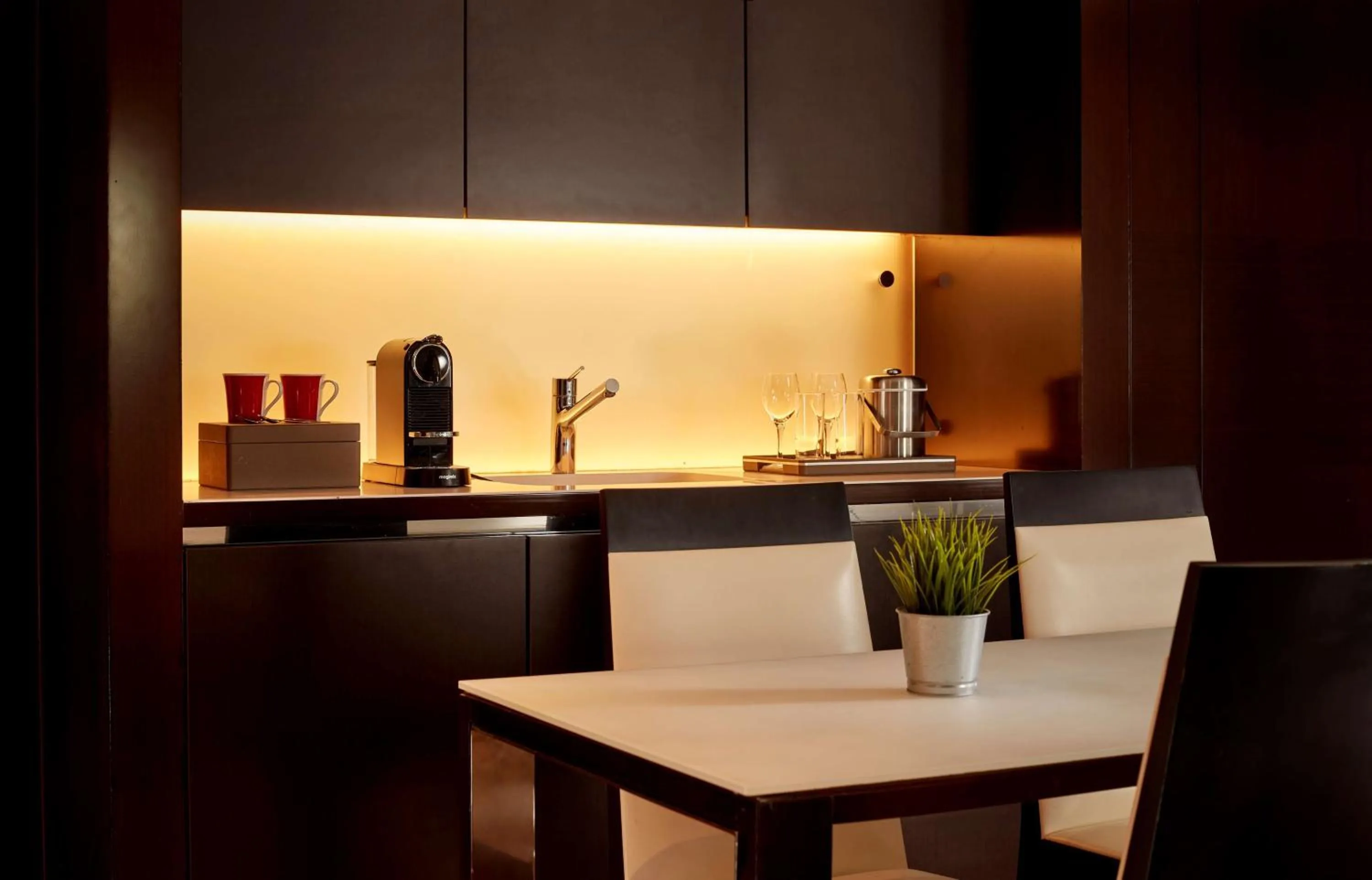 Photo of the whole room in Park Plaza London Westminster Bridge