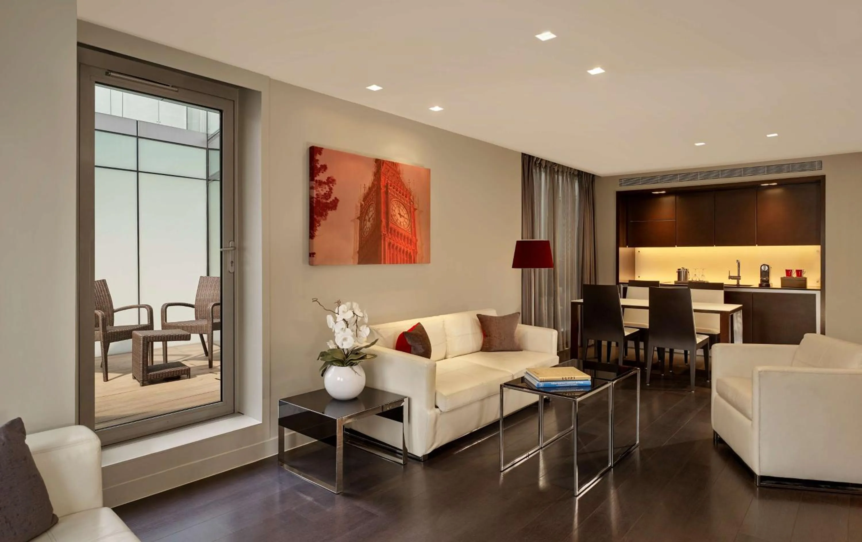 Photo of the whole room in Park Plaza London Westminster Bridge