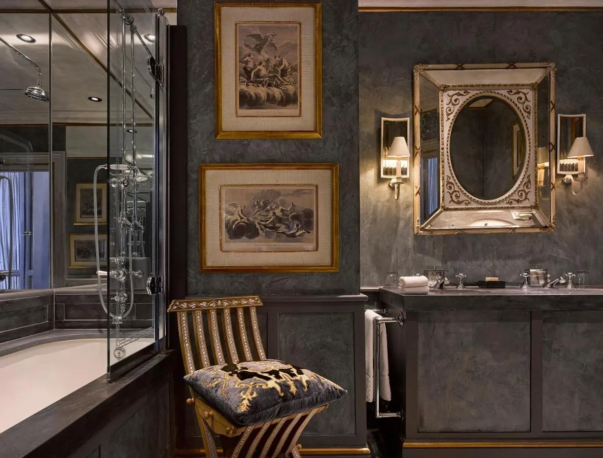 Shower in Blakes Hotel