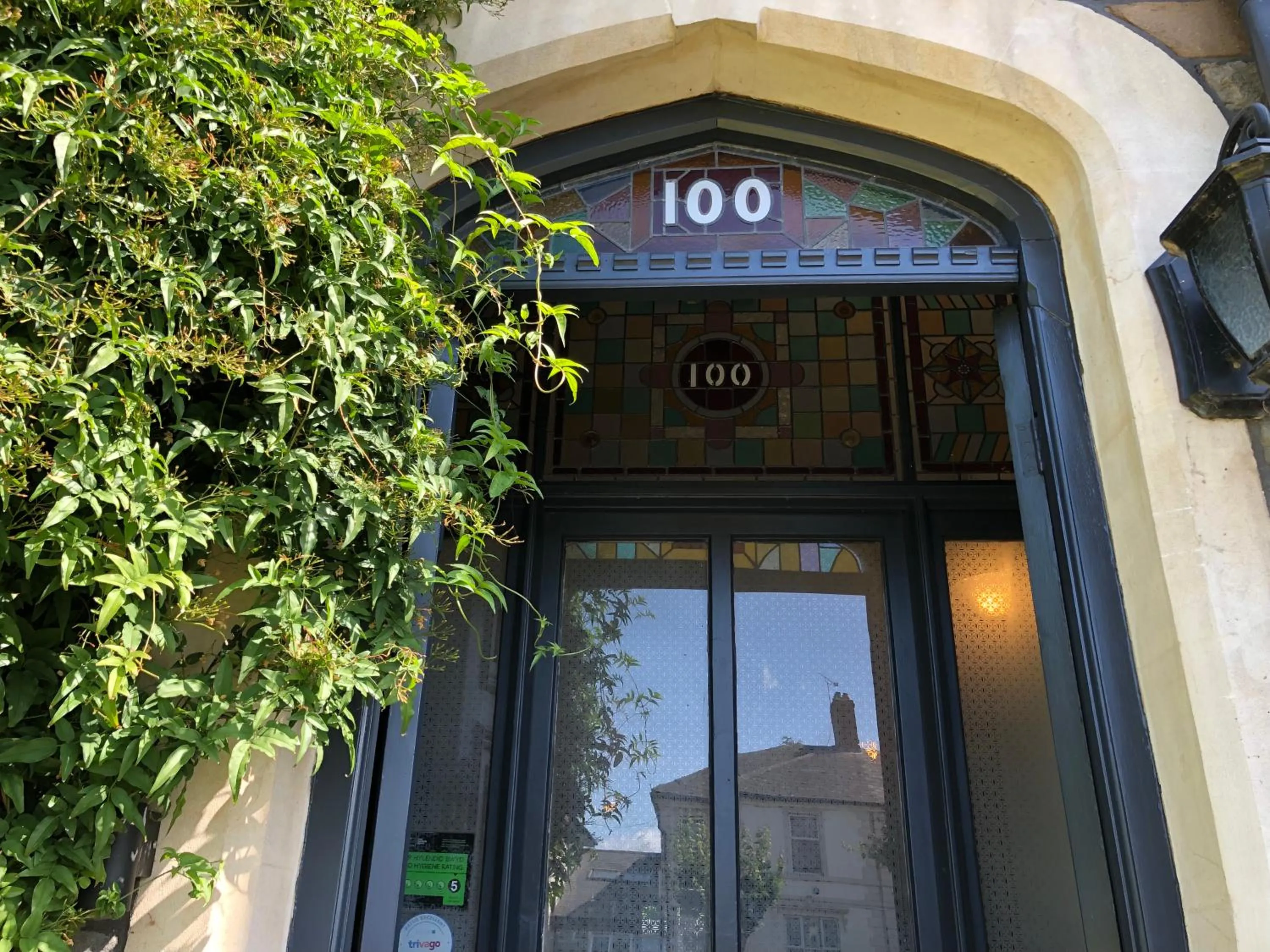 Facade/entrance in Number One Hundred Bed And Breakfast