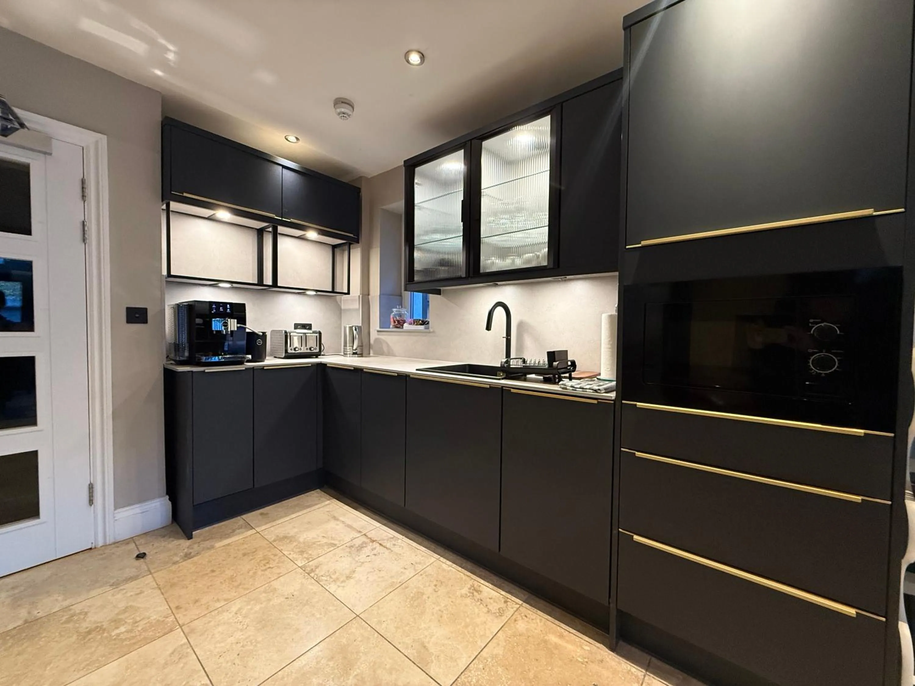 Kitchen or kitchenette in Number One Hundred Bed And Breakfast