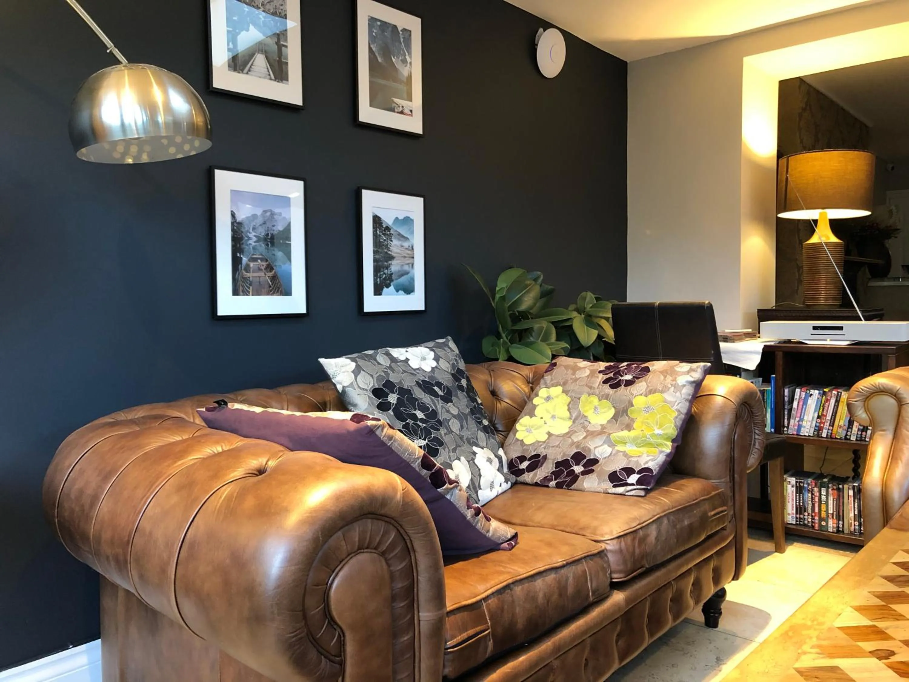 Living room in Number One Hundred Bed And Breakfast