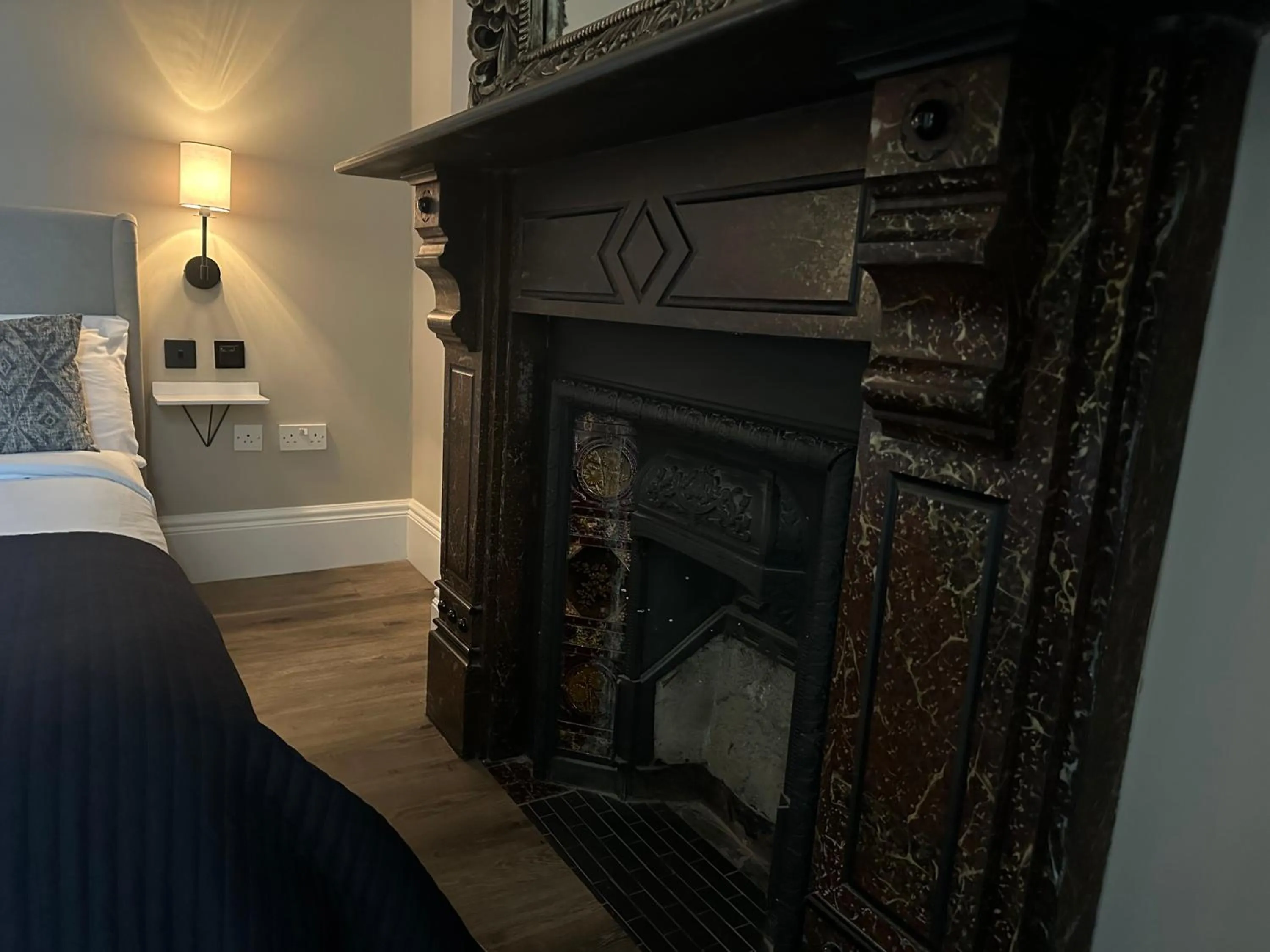 Bedroom, Bed in Number One Hundred Bed And Breakfast